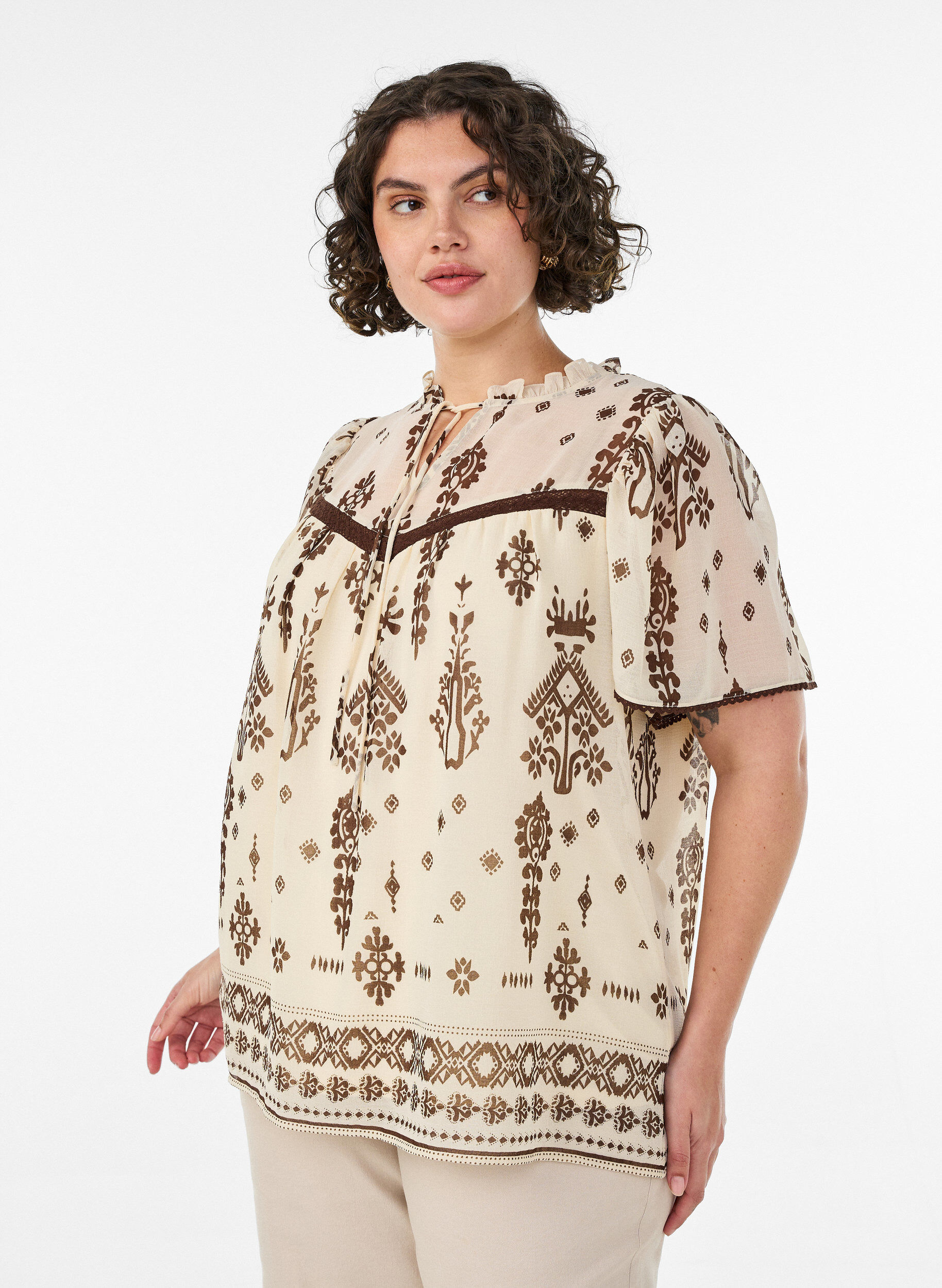 ZizziPusero kuviolla ja virkatulla reunuksella, Beige, Model image number 0