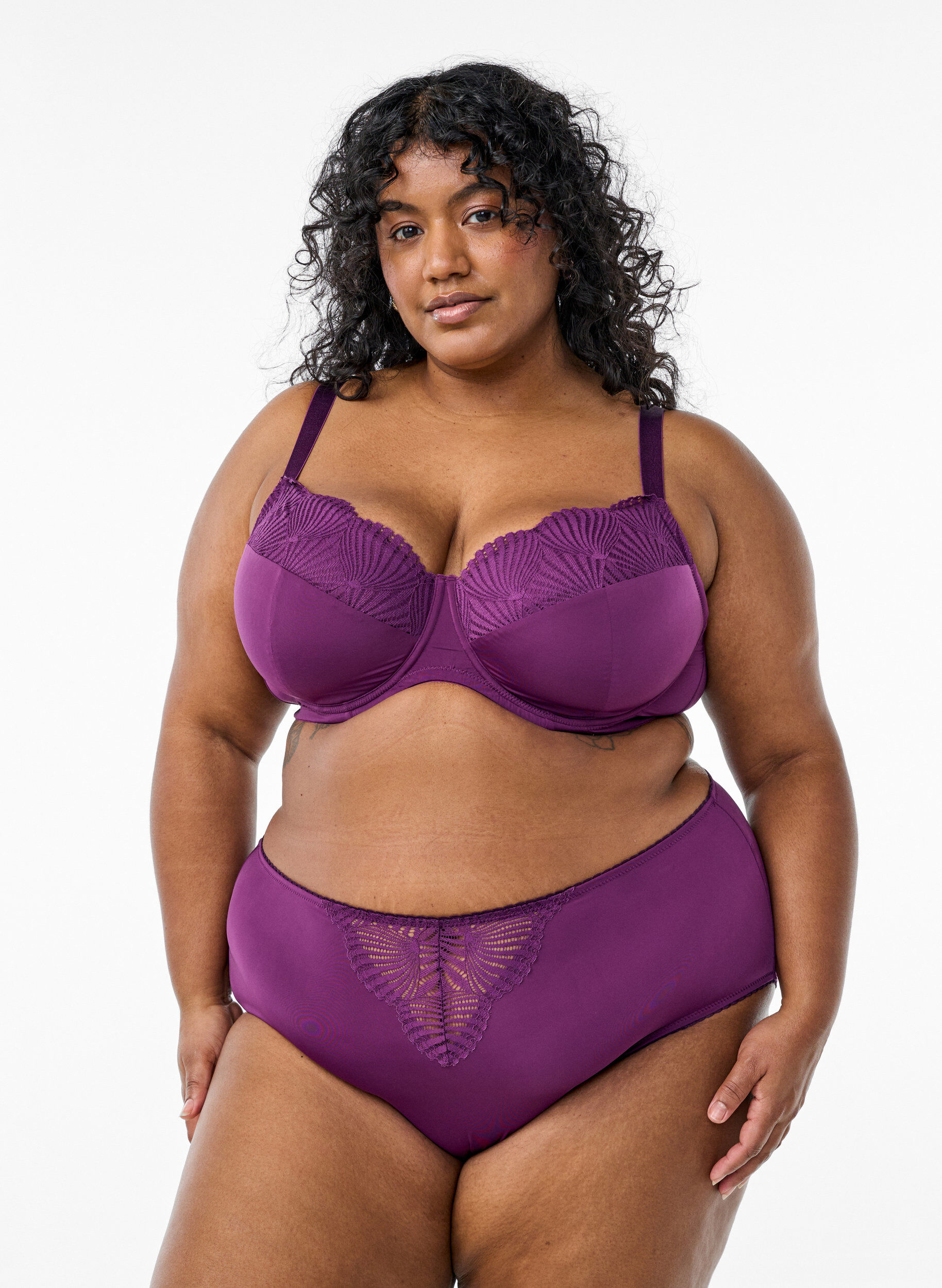 Mikrokuituiset pikkuhousut pitsikoristeilla, Tumma Bordeaux, Model