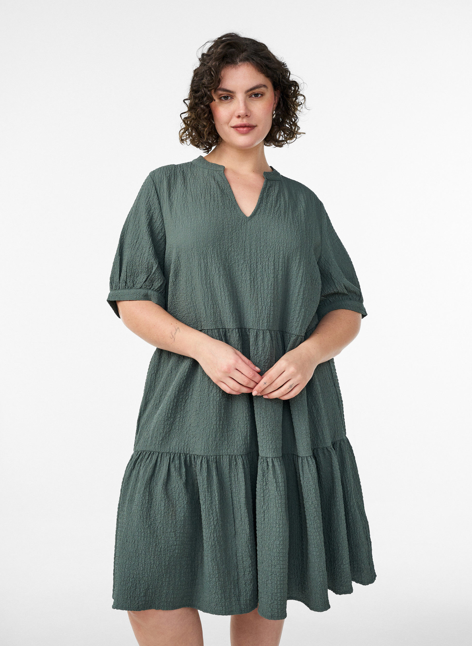 Lyhyt A-linjainen mekko, Vihre&auml;, Model