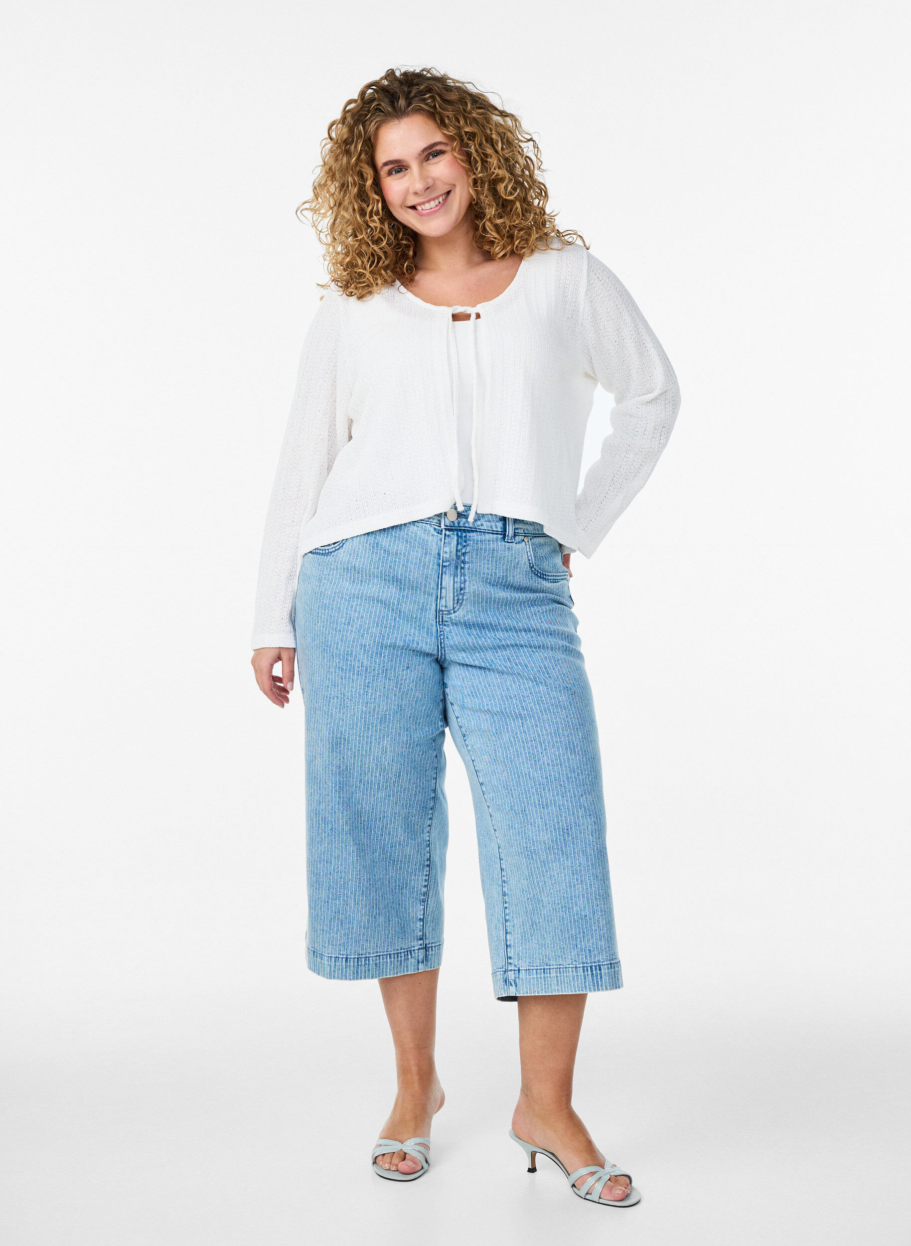 Zizzi Neuletakki tekstuurilla ja solmittavalla etuosalla, Valkoinen, Model image number 1