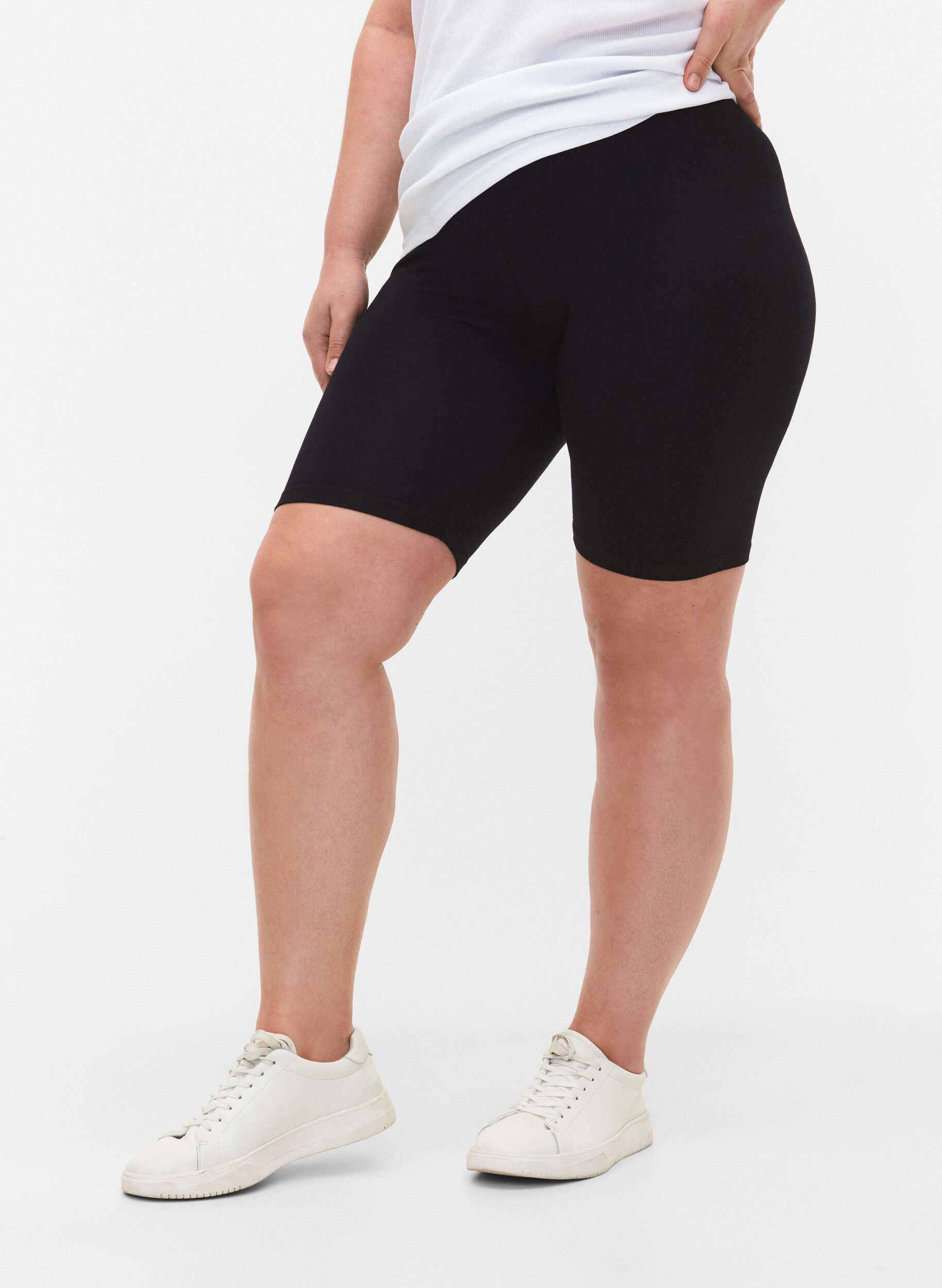 Yksiv&auml;riset perus py&ouml;r&auml;ilyshortsit , Musta, Model