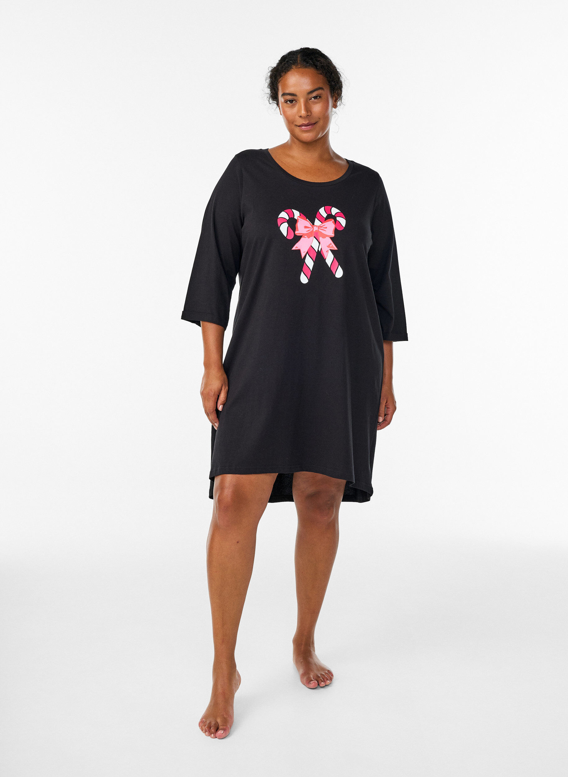 Zizzi Y&ouml;paita luomupuuvillasta jouluteemalla, Musta, Model image number 1