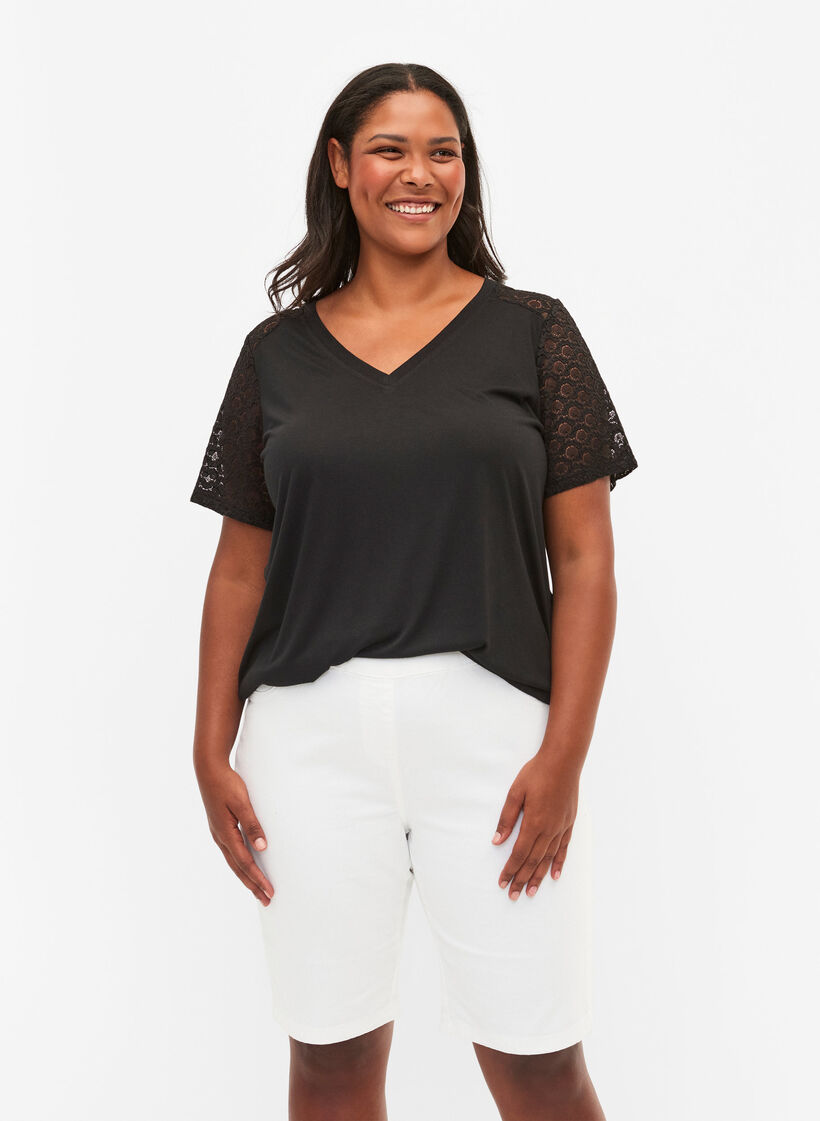 Tyköistuvat shortsit takataskuilla, White, Model image number 0