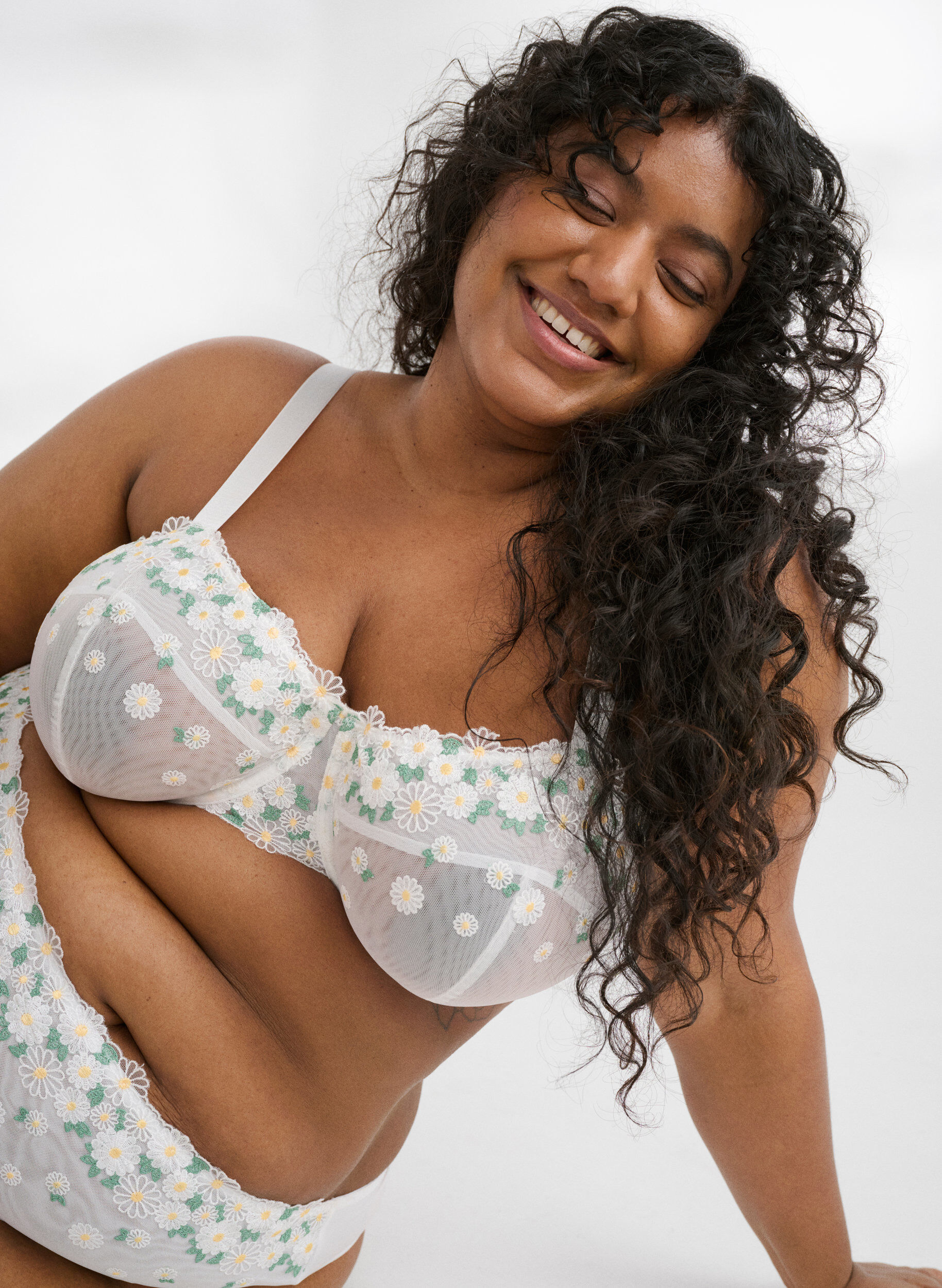 Zizzi Balconette-rintaliivit verkkokankaasta p&auml;iv&auml;nkakkara-kirjailulla, Valkoinen, Image image number 0