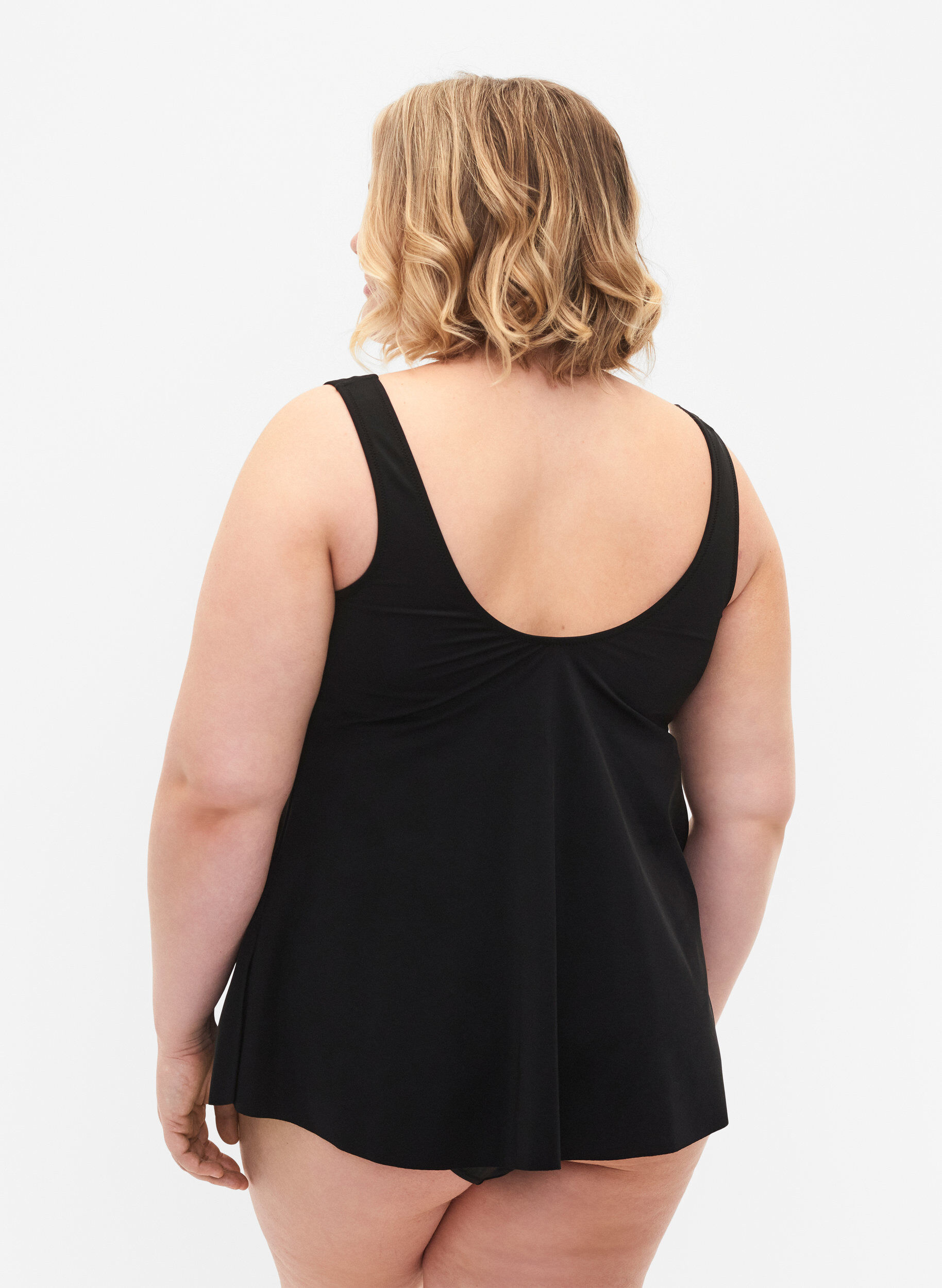 Zizzi Yksiv&auml;rinen tankini ny&ouml;riyksityiskohdalla, Black, Model image number 1
