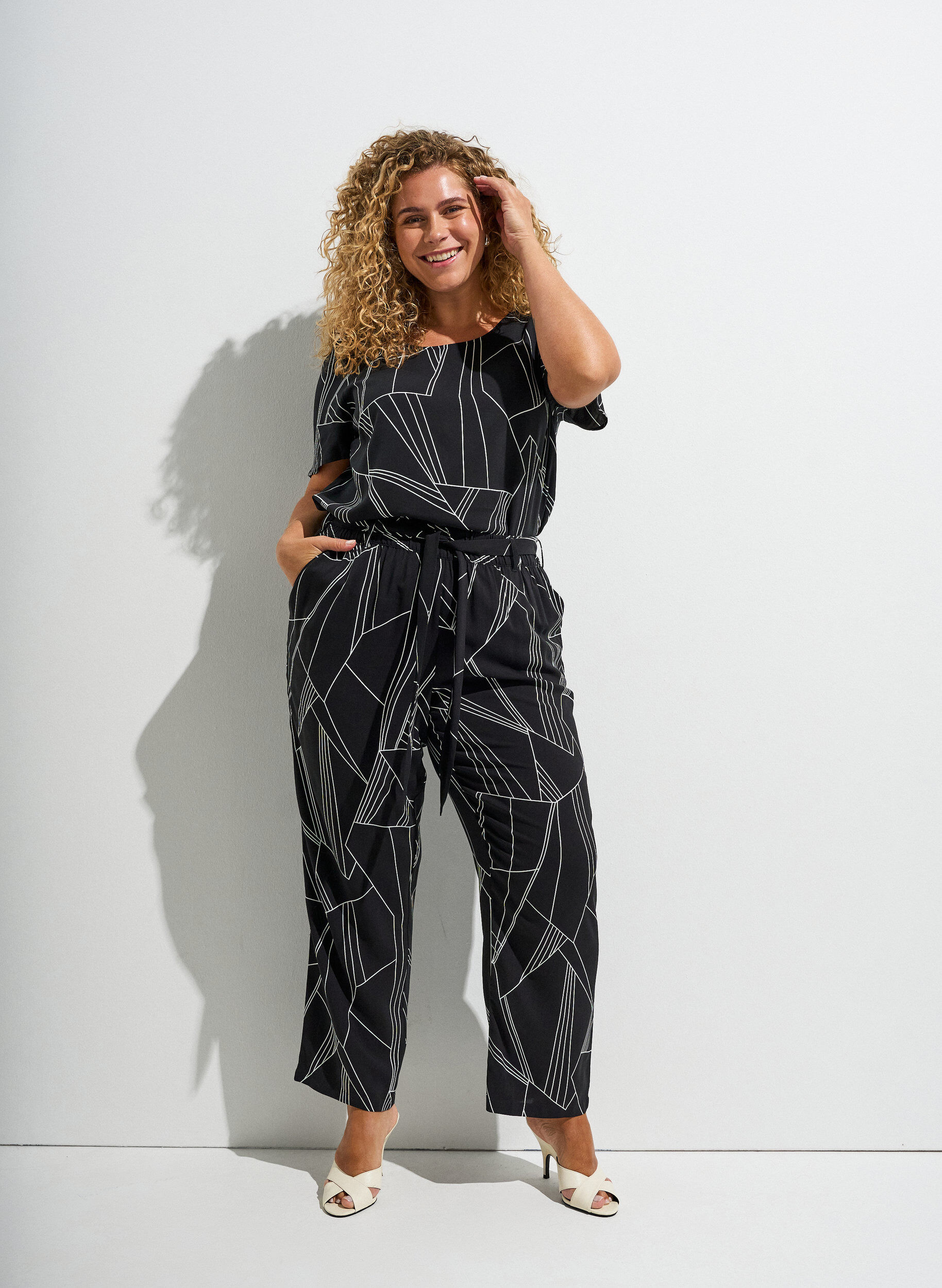 FLASH - Lyhythihainen viskoosipusero printill&auml;