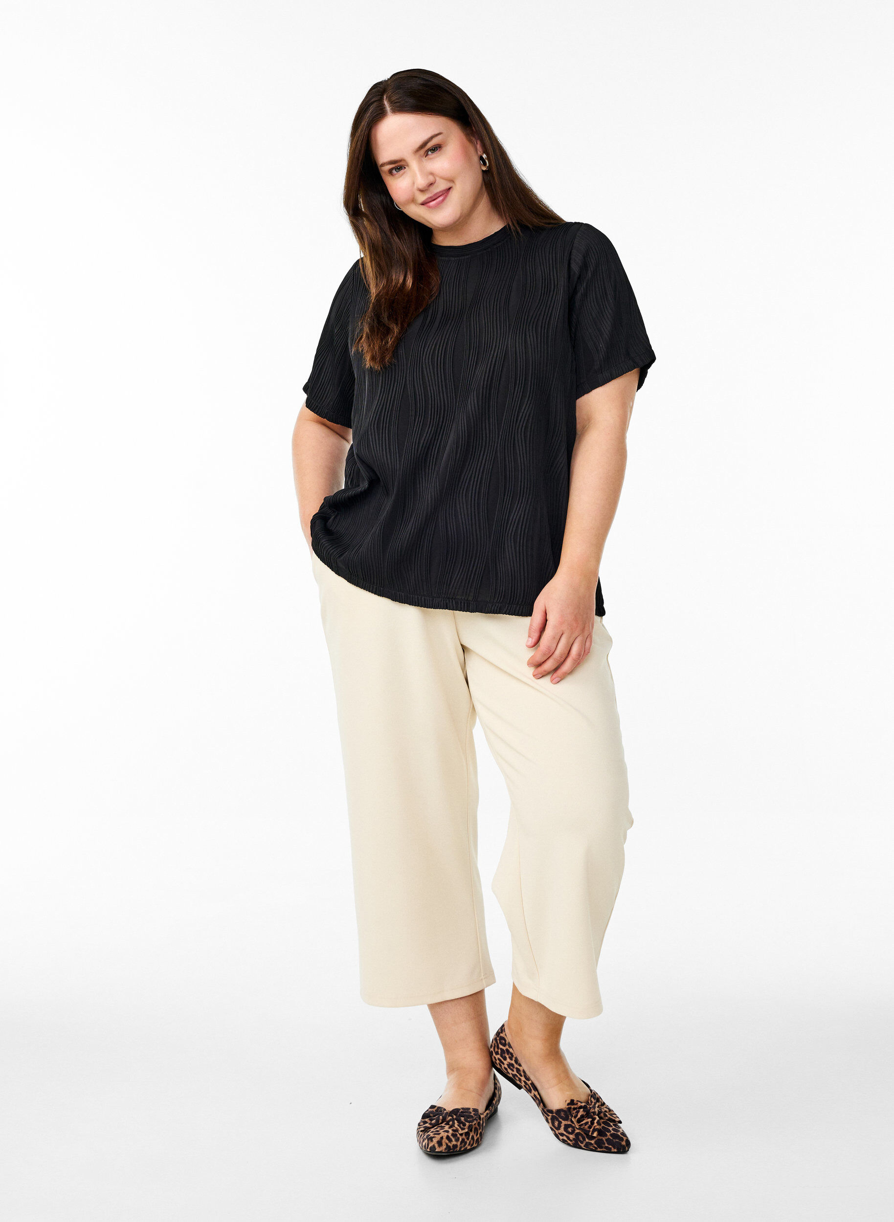 Zizzi Pusero, jossa on lyhyet hihat ja aaltokuvio, Musta, Model image number 1