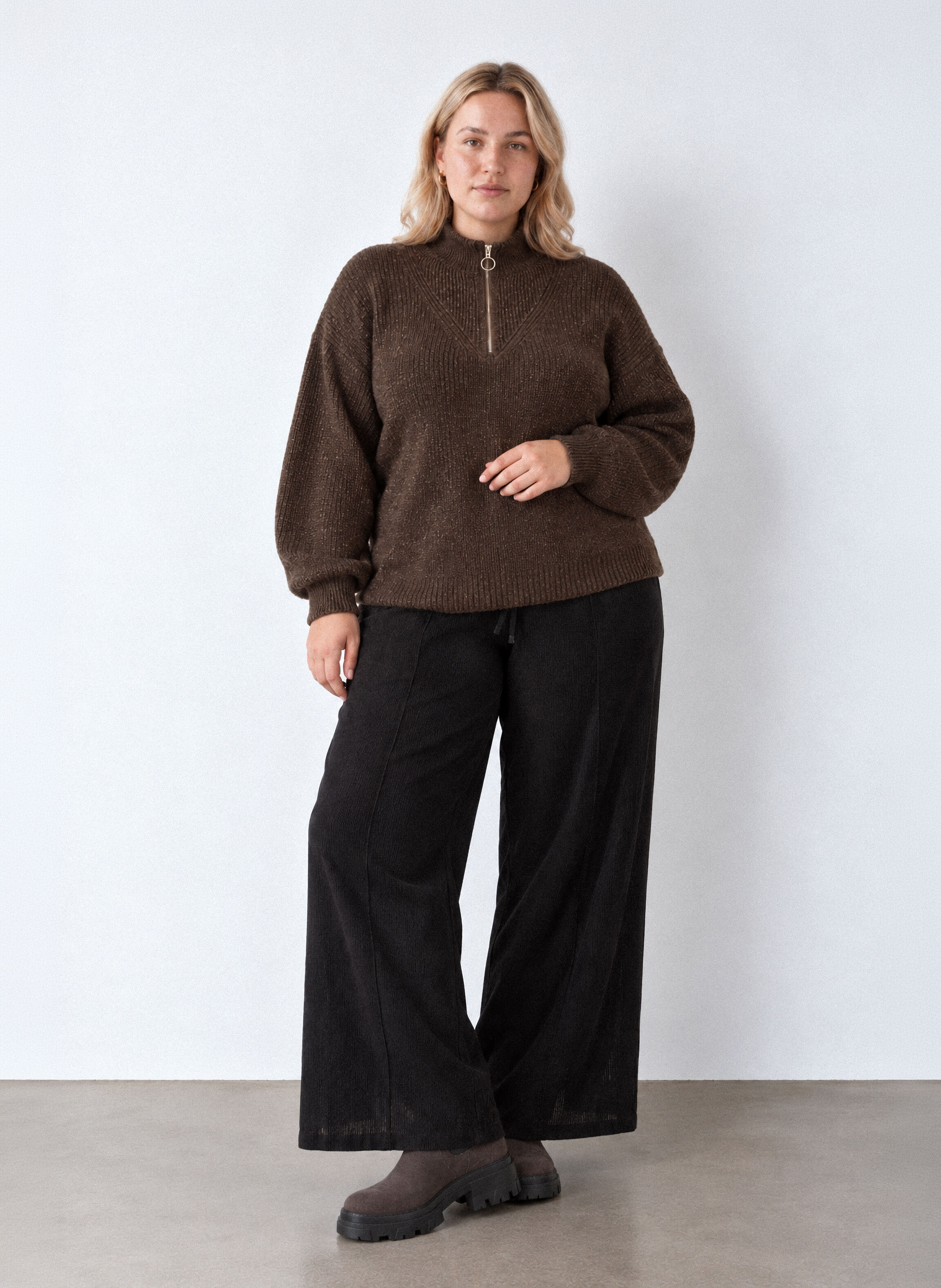 Rentoa eleganssia maanl&auml;heisiss&auml; s&auml;vyiss&auml;, , Model