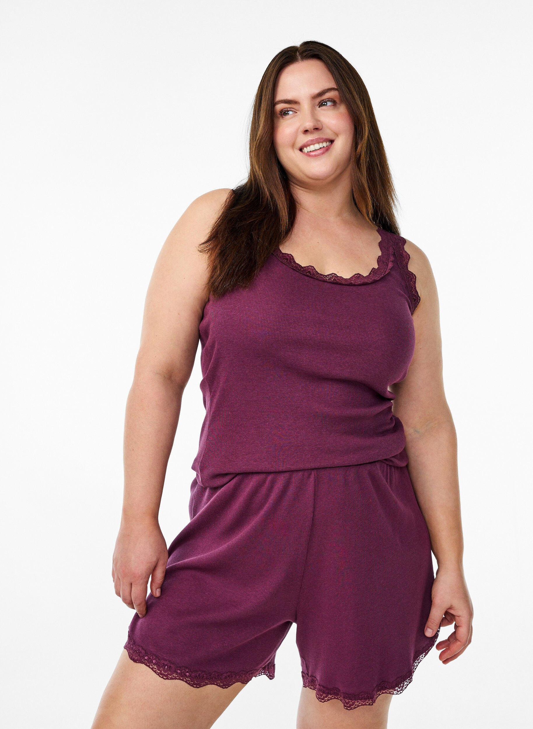 Toppi pitsireunalla, Tumma Bordeaux, Model