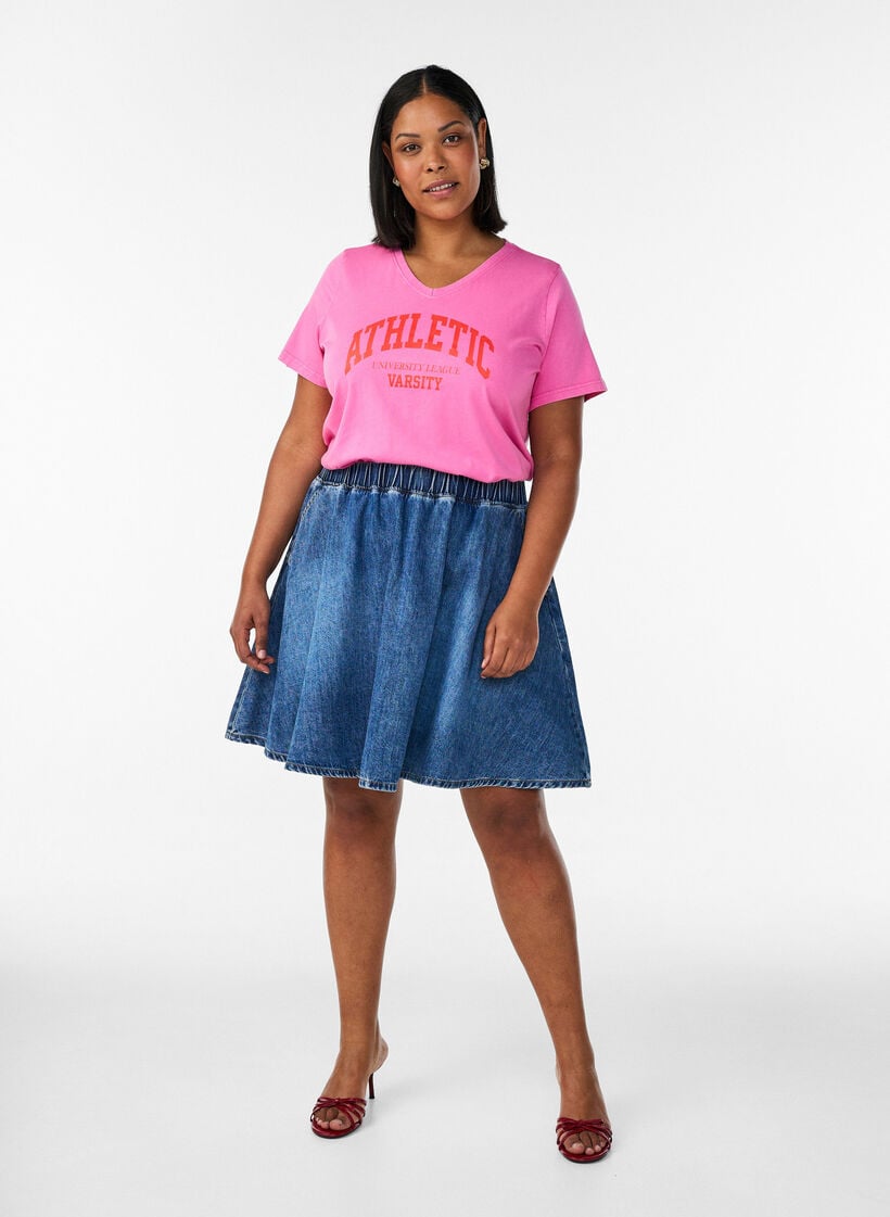 Luomupuuvilla T-paita collegiatyylisell&auml; printill&auml; ja V-kauluksella, Vaaleanpunainen, Model image number 1