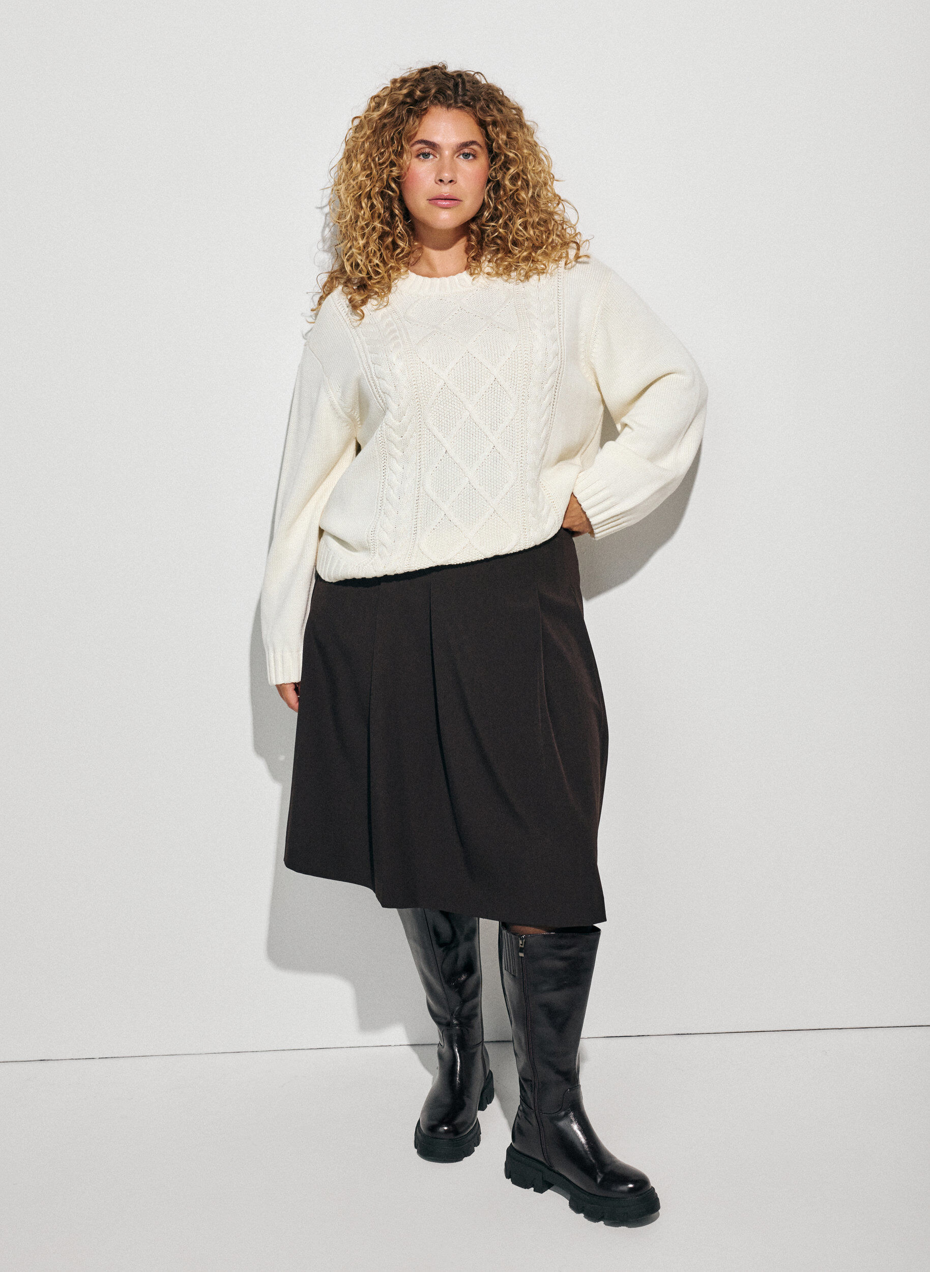 Polvimittainen A-linjainen hame, Ruskea, Model