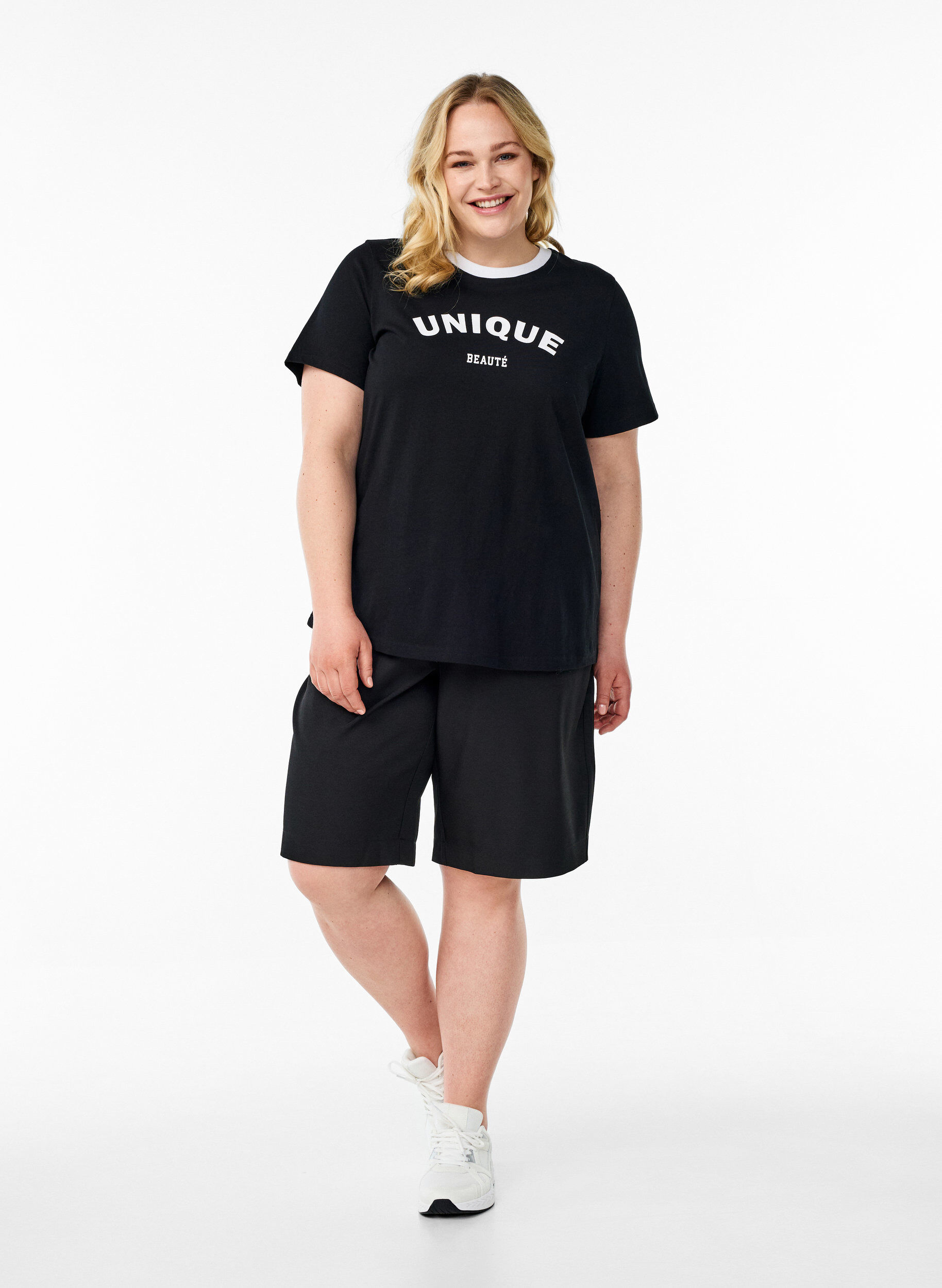 Zizzi T-paita, jossa on tekstipainatus ja kontrastireunus, Musta, Model image number 1