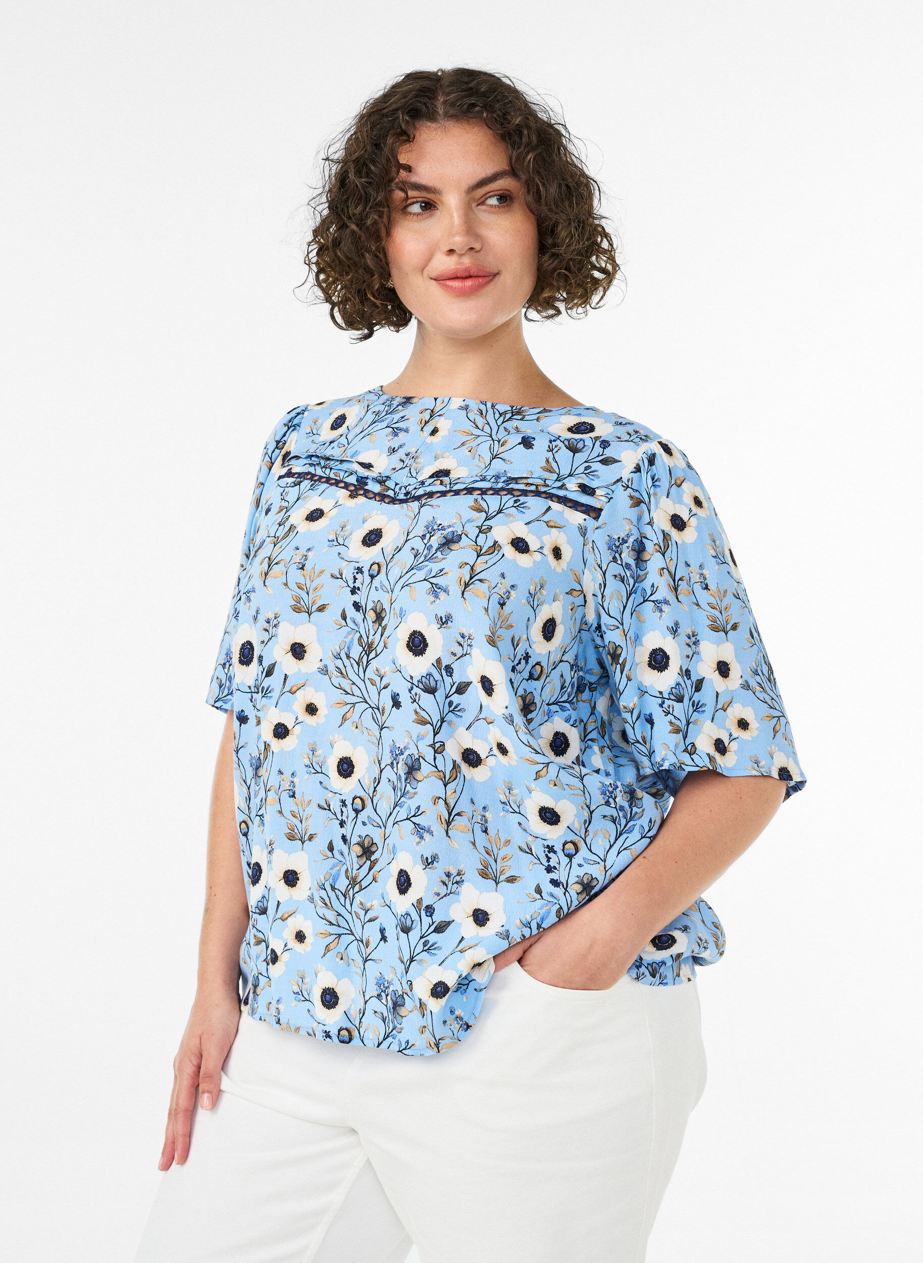 Kukkakuviollinen pusero lyhyill&auml; hihoilla, Sininen, Model