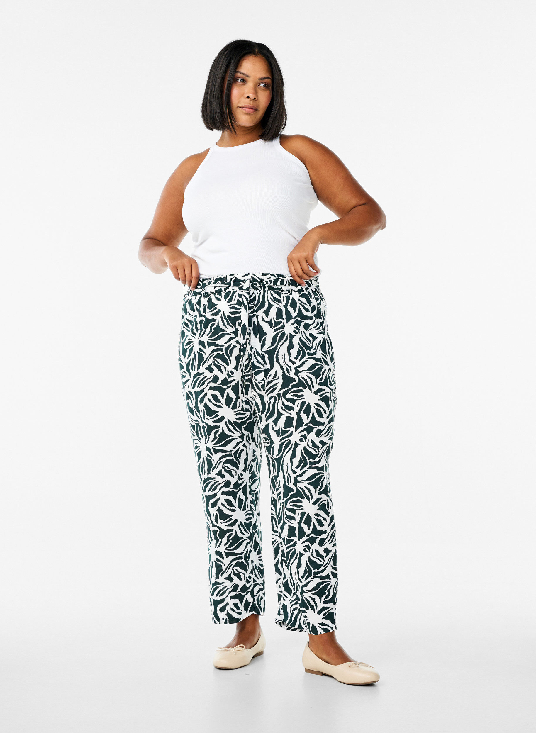 Zizzi Korkeavy&ouml;t&auml;r&ouml;iset viskoosihousut, Vihre&auml;, Model image number 0