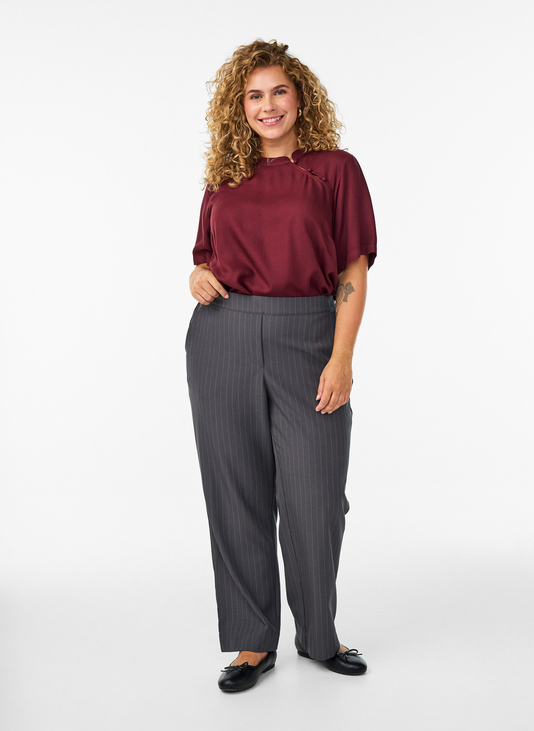 Zizzi Lyhythihainen pusero viistoilla nappikiinnityksill&auml;, Punainen, Model image number 1