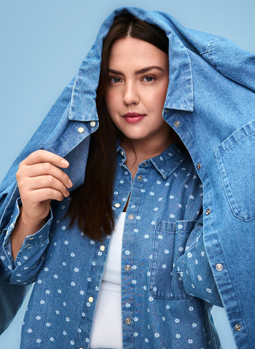 Kukallinen farkkupaita rintataskulla, Light Blue w.Flowers, Image image number 0