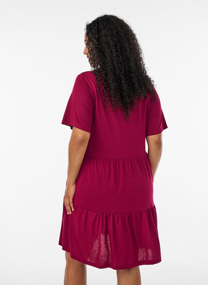 Jerseymekko pitsiyksityiskohdilla ja kerrostetulla helmalla, Punainen, Model image number 2