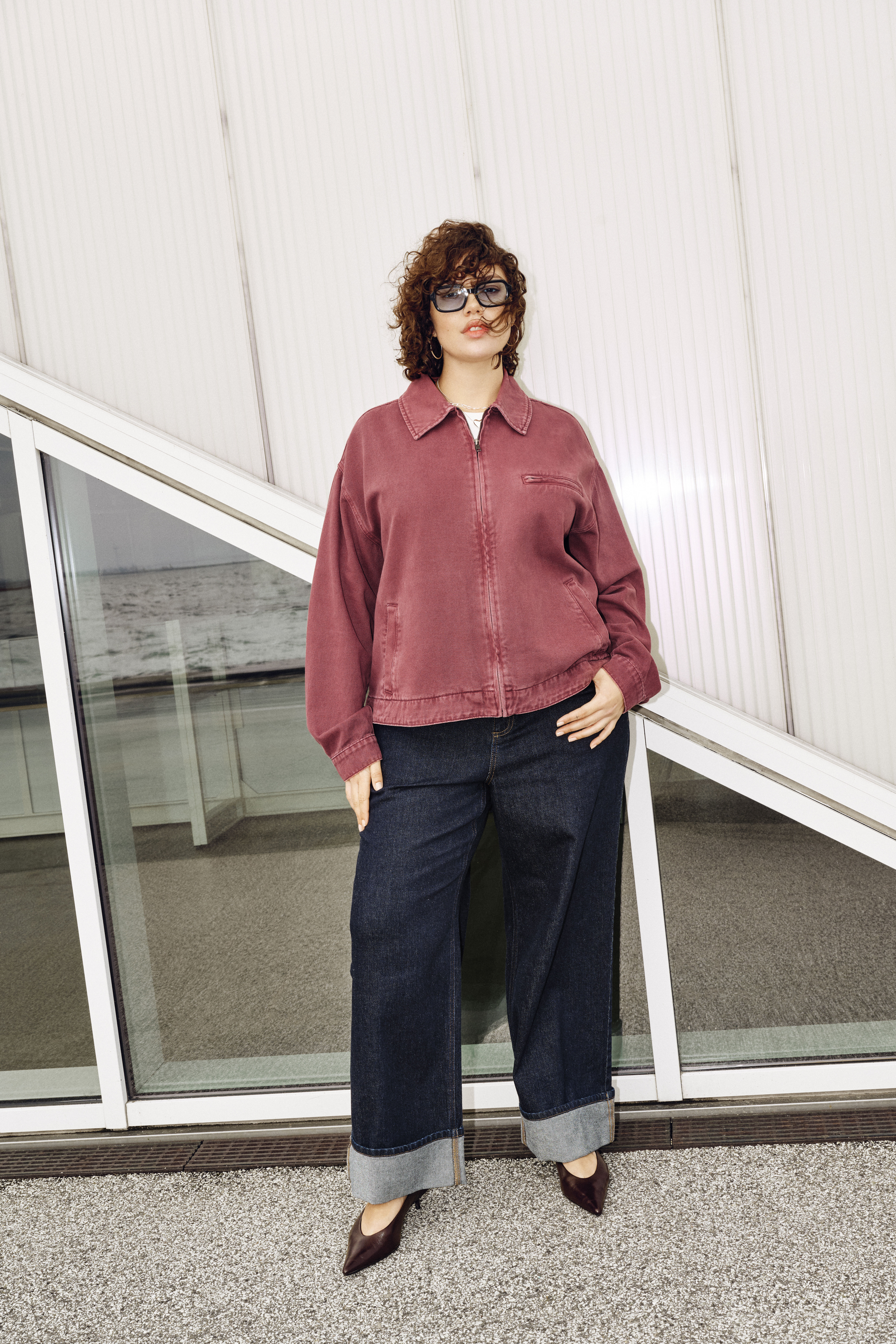 Zizzi V&auml;rillinen denimtakki, , Model