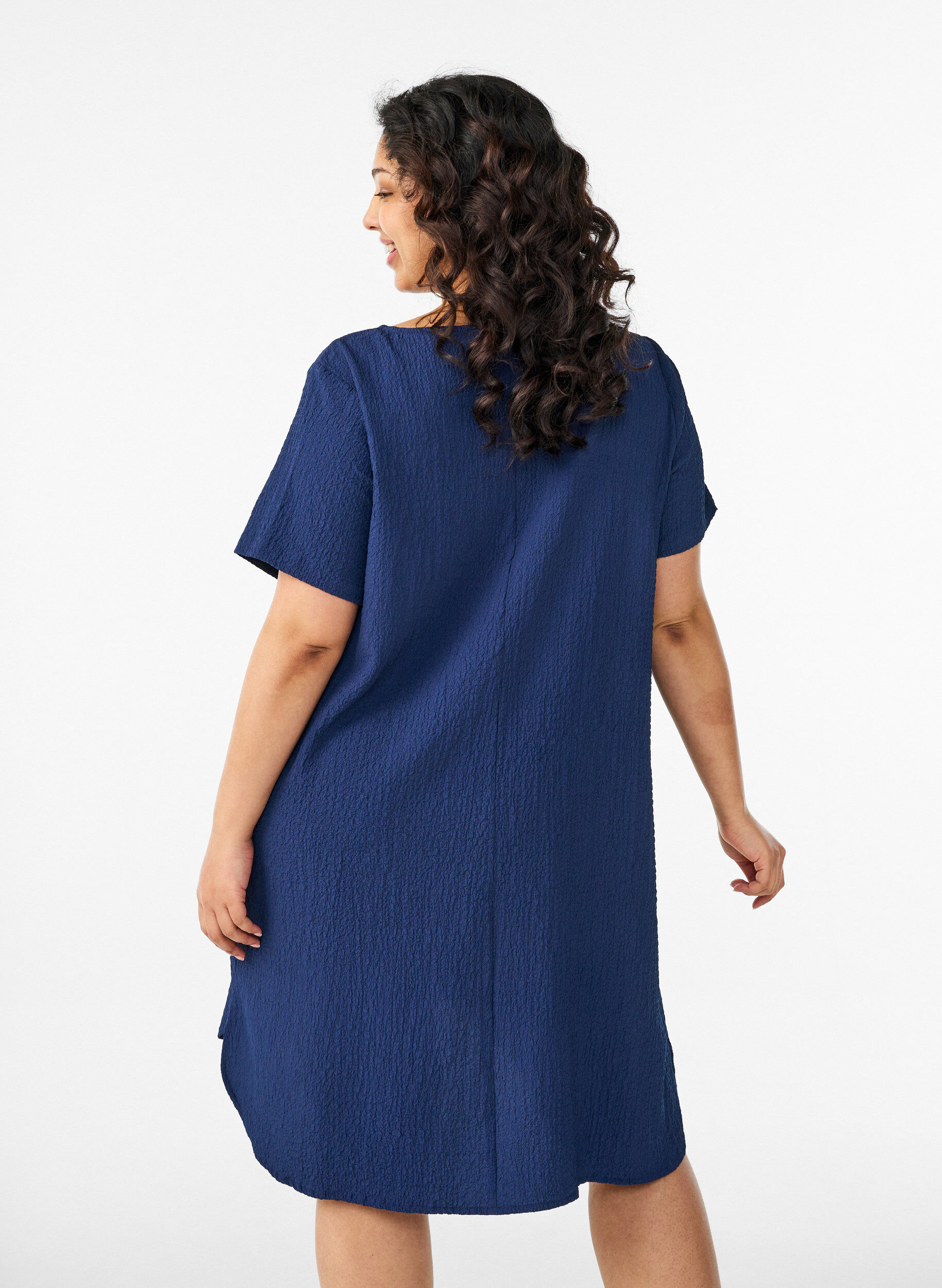 ZizziLyhyt mekko, jossa on ryppyinen pinta ja lyhyet hihat, Sininen, Model image number 2