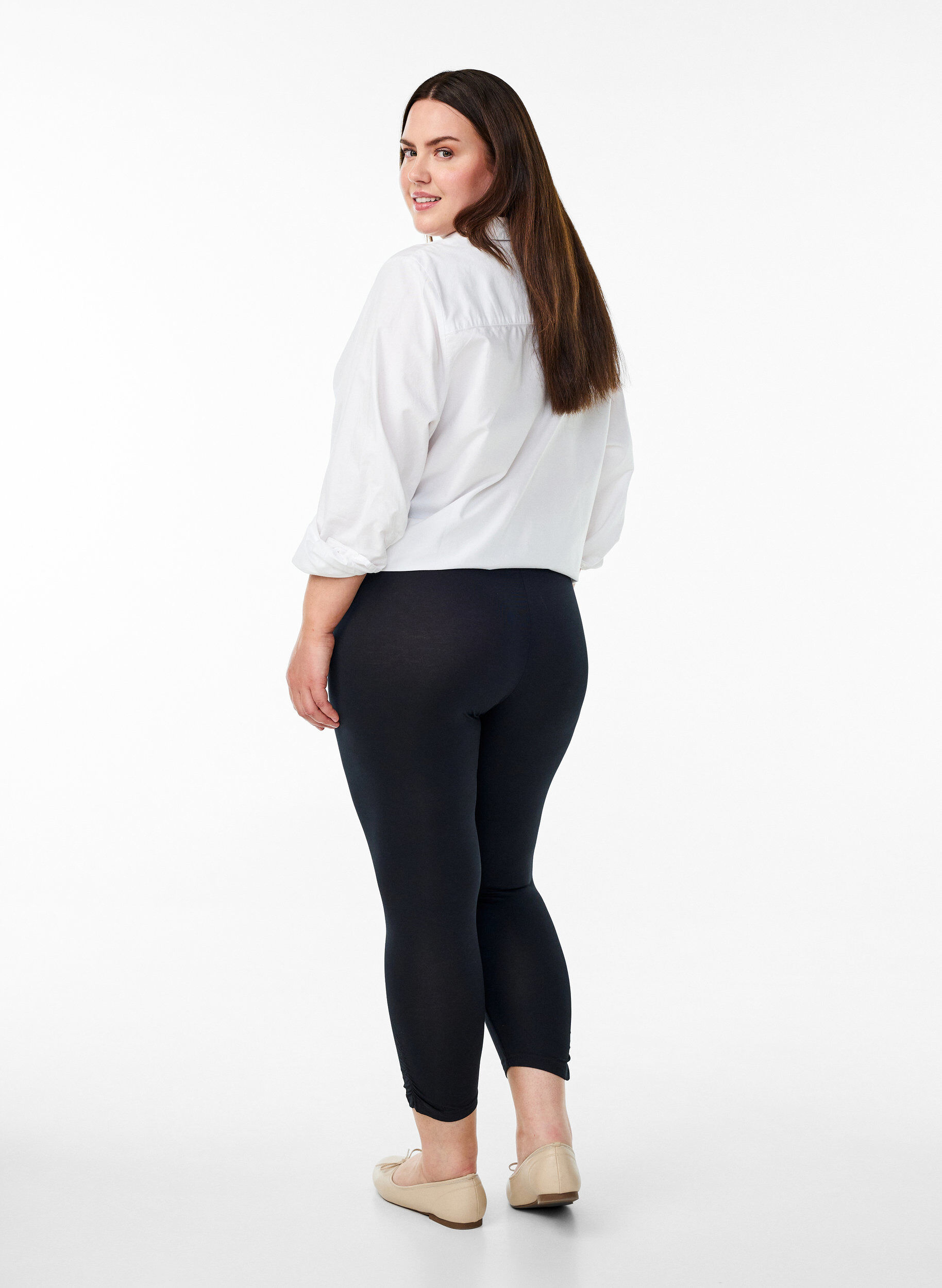 Zizzi Perus 3/4-leggingsit rypytysyksityiskohdalla, Musta, Model image number 2