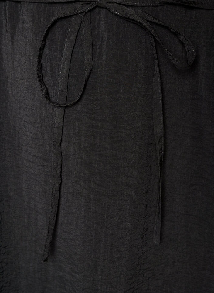 Nilkkapituinen mekko, jossa on hulmuavat hihat ja solmittava vy&ouml;t&auml;r&ouml;, Musta, Packshot image number 3