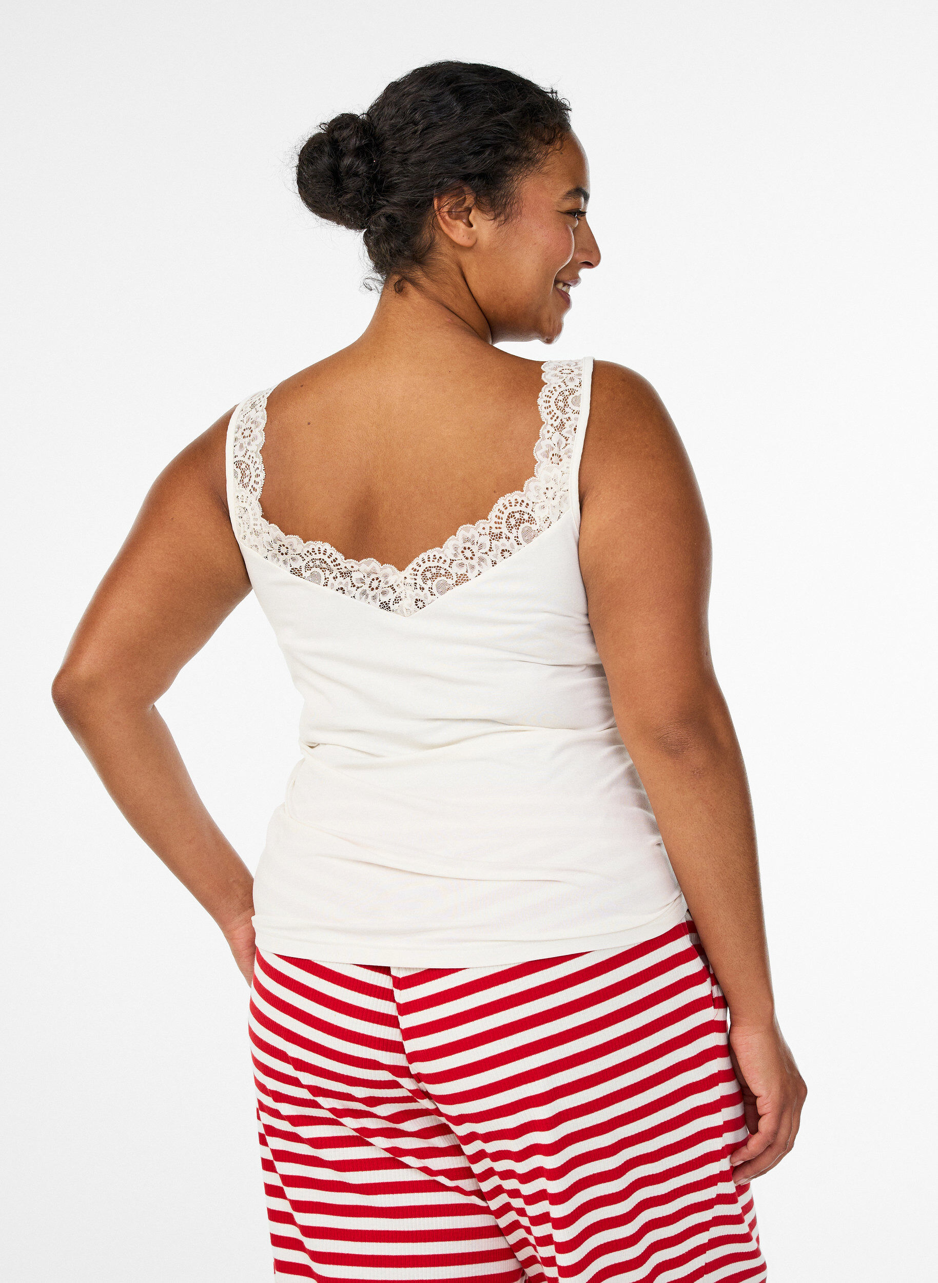 ZizziPitsireunainen viskoositoppi, Vanilja, Model image number 2