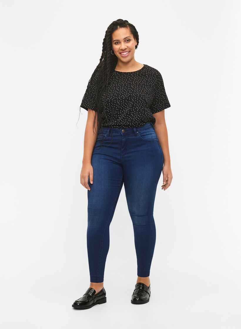 Orgaanisesta puuvillasta valmistettu pilkullinen t-paita	, Musta, Model image number 1