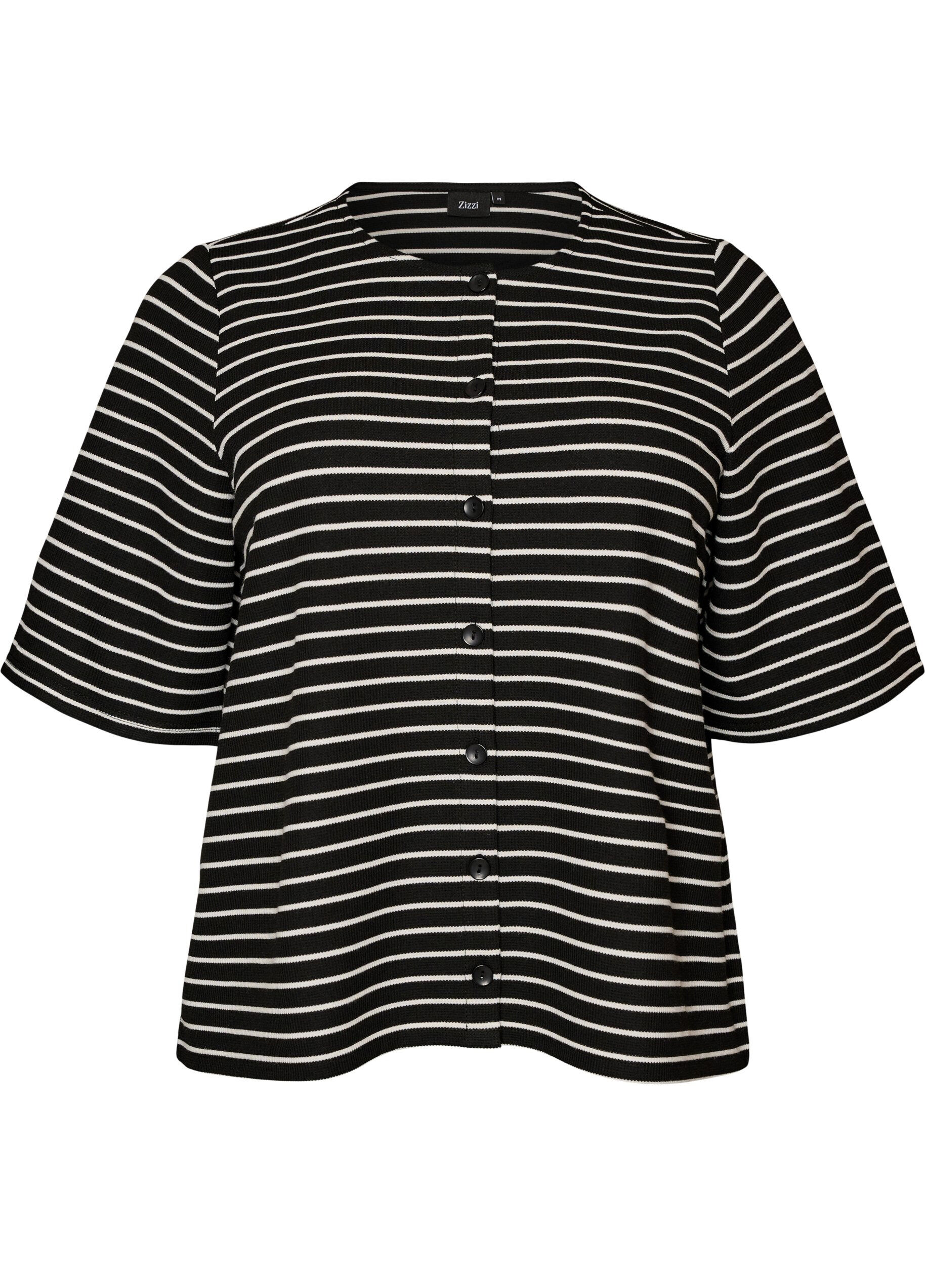 Pusero ribbineuloksella ja nappikiinnityksell&auml;