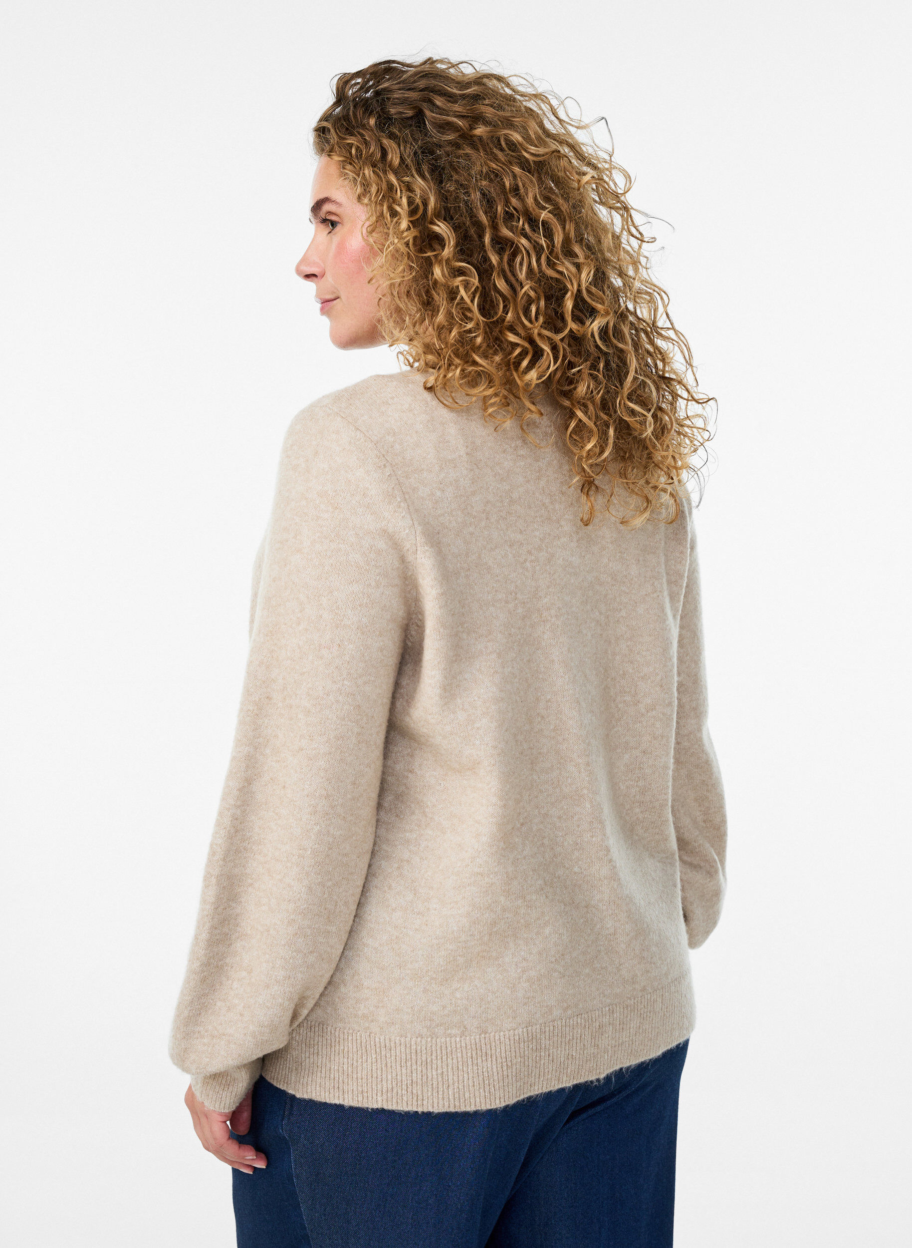 ZizziNeuletakki pehme&auml;st&auml; neuleesta kullanv&auml;risill&auml; napeilla, Beige, Model image number 2