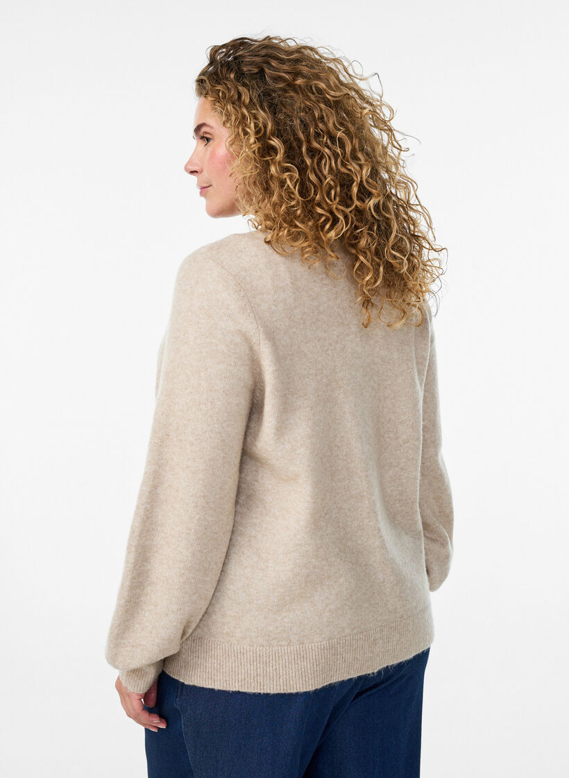Neuletakki pehme&auml;st&auml; neuleesta kullanv&auml;risill&auml; napeilla, Beige, Model image number 2