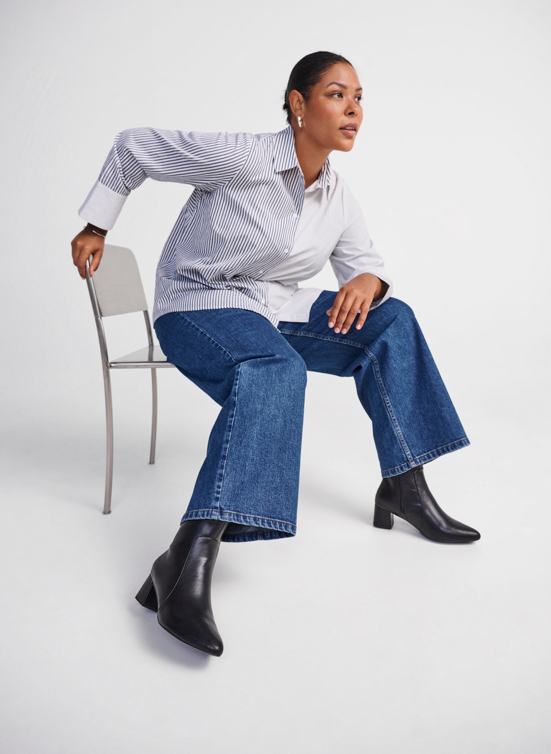 Zizzi Leve&auml;lestiset - Nahkaiset nilkkurit korolla, Black, Image image number 0