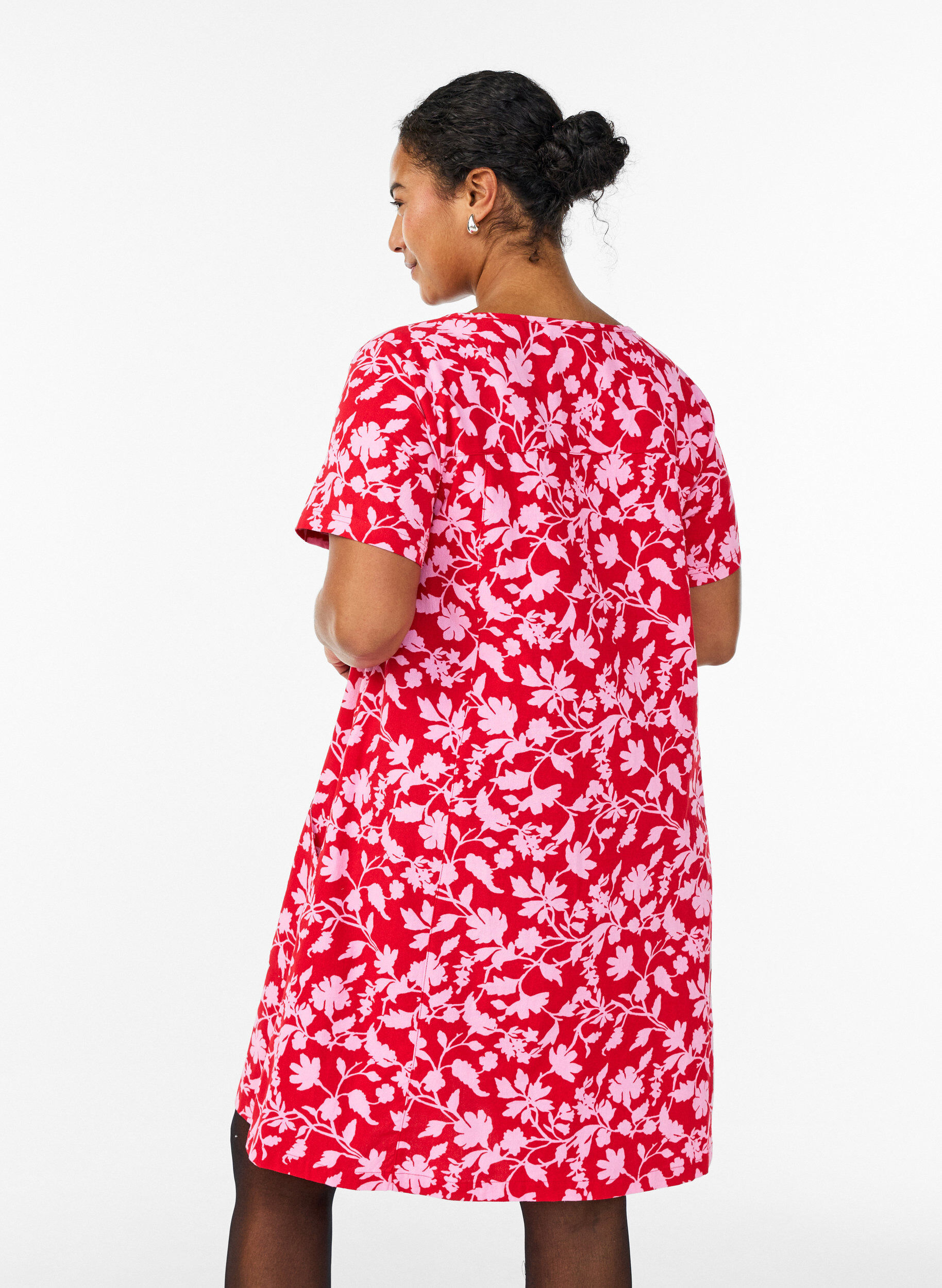 ZizziLyhyt a-linjainen mekko kukkakuviolla, Punainen, Model image number 2