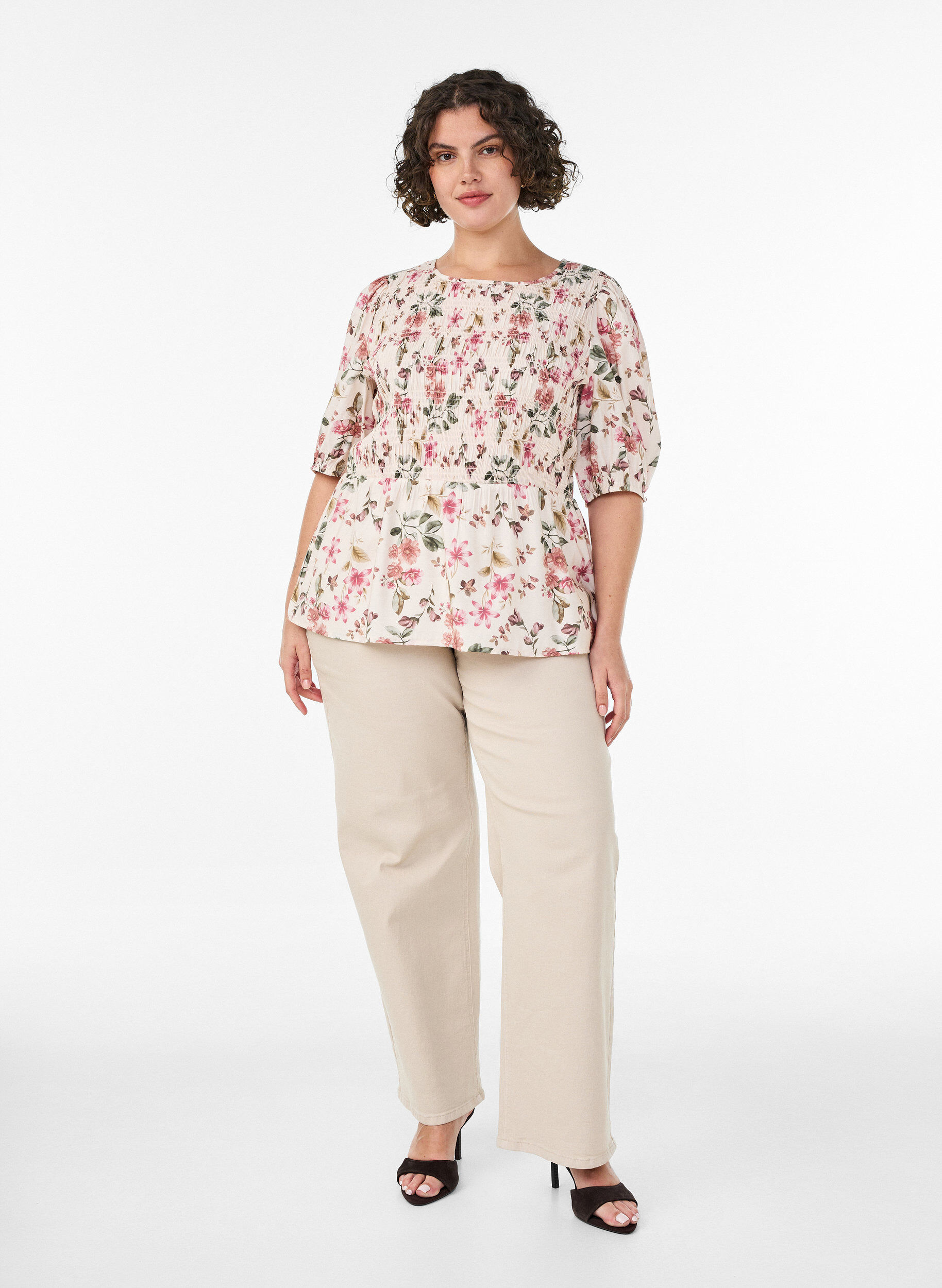 ZizziViskoosipusero smokkauksella ja peplum-efektill&auml;, Vanilja, Model image number 1