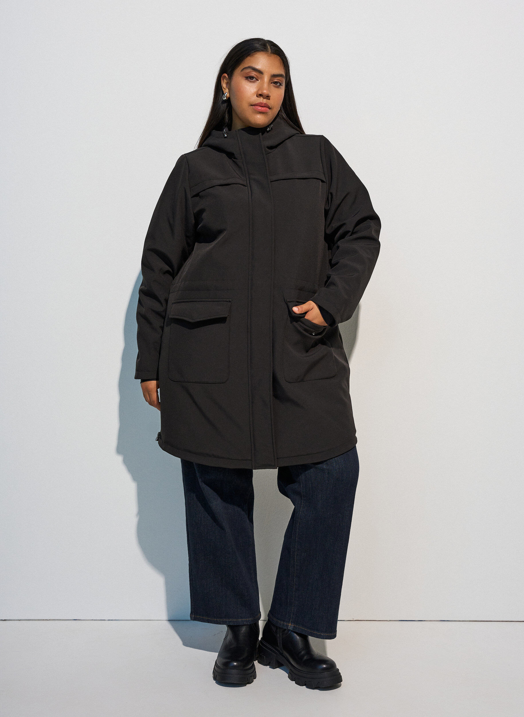 ZizziVett&auml; hylkiv&auml; softshell-takki, jossa on tikattu vuori, Musta, Model image number 1
