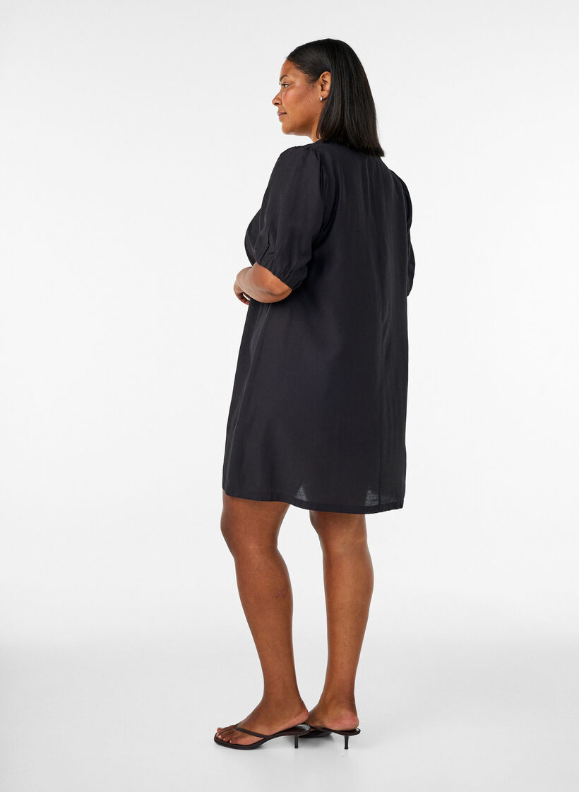 Lyhyt A-linjainen mekko V-p&auml;&auml;ntiell&auml;, Musta, Model image number 2