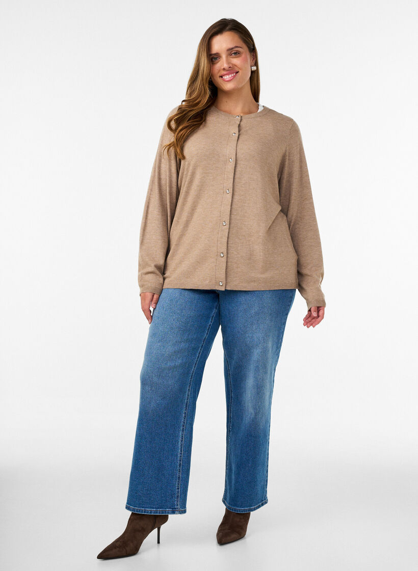 Neuletakki py&ouml;reill&auml; napeilla, Beige, Model image number 1