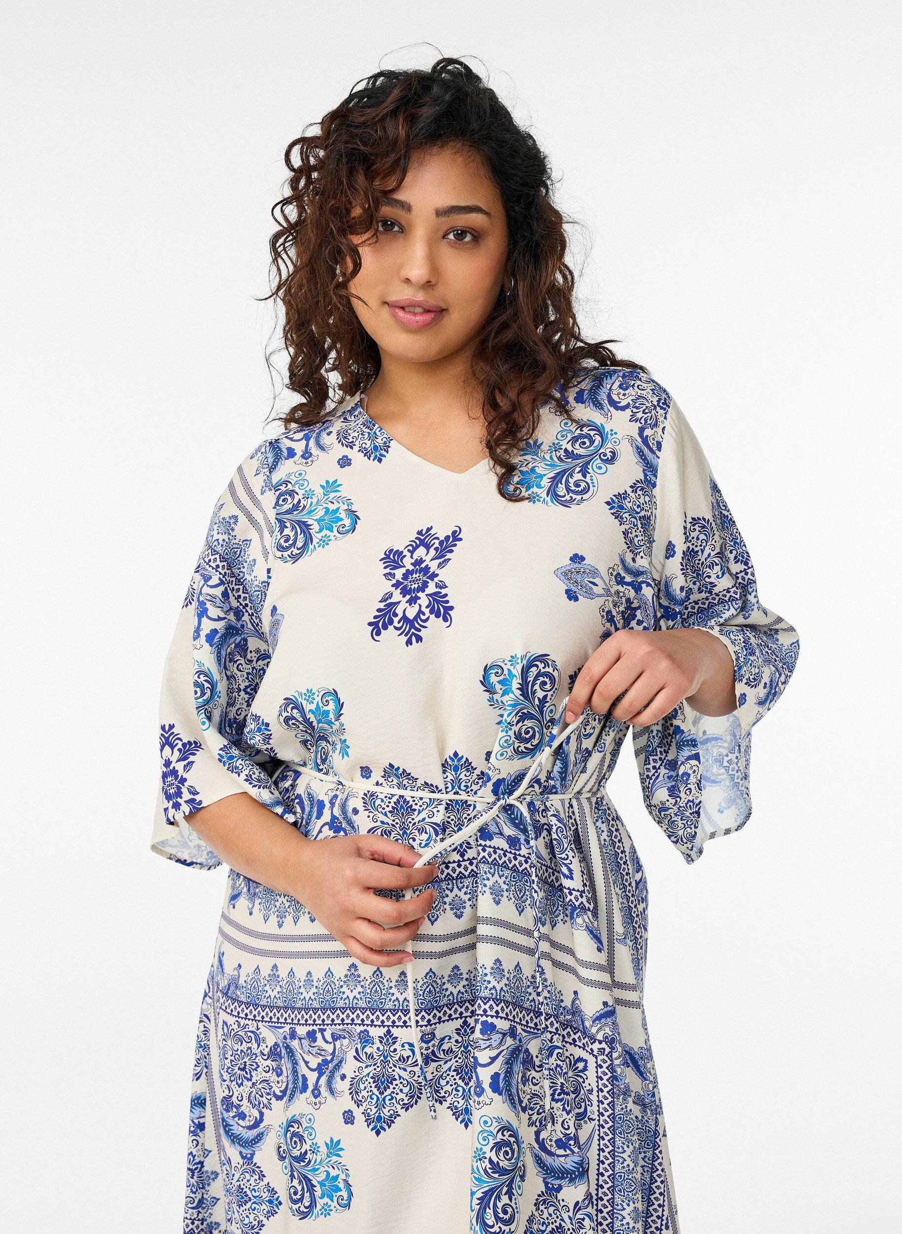 Zizzi Kuviollinen midimekko viskoosista vy&ouml;ll&auml;, Sininen, Model image number 2