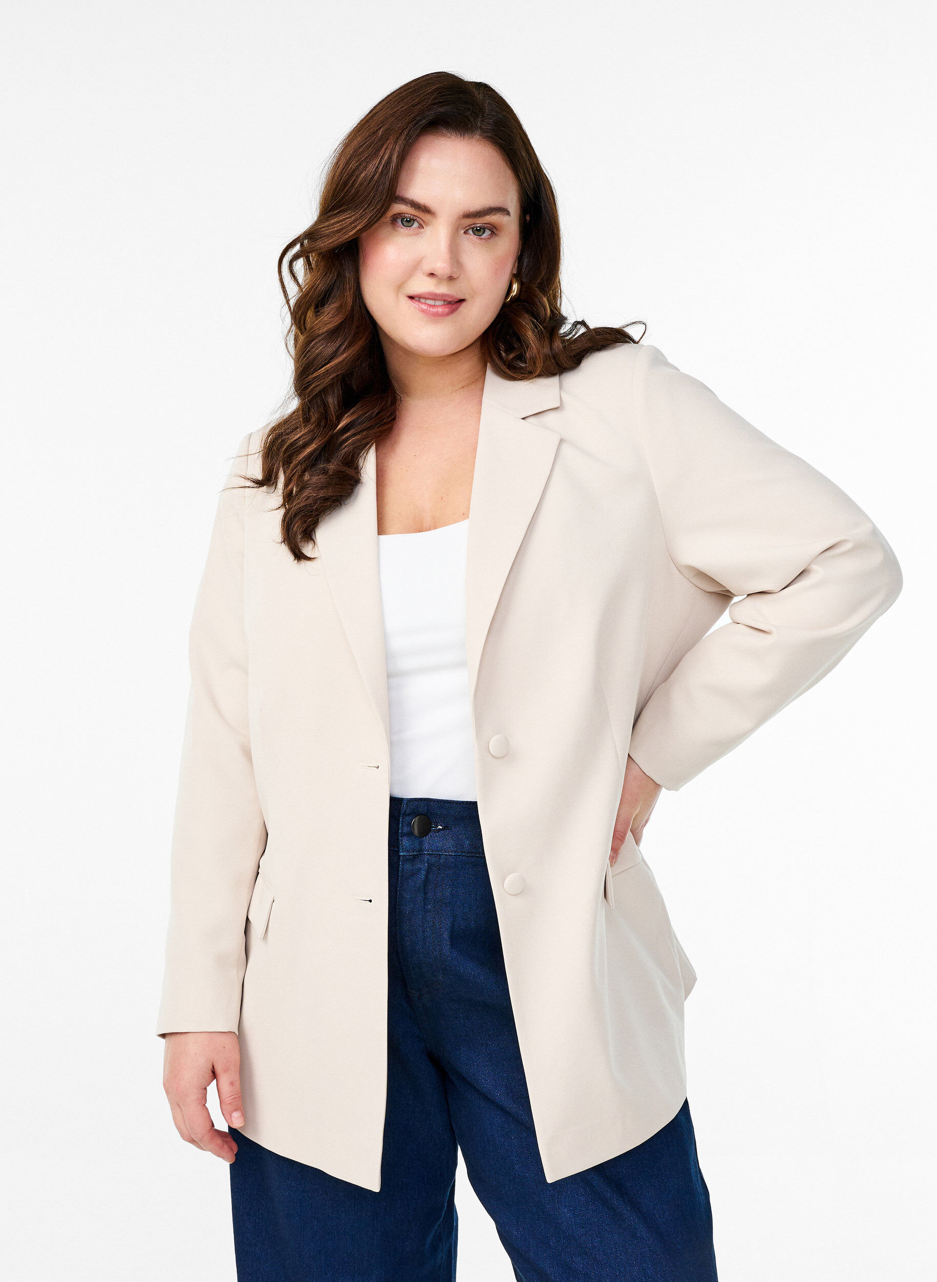 Klassinen bleiseri nappikiinnityksell&auml;, Beige, Model