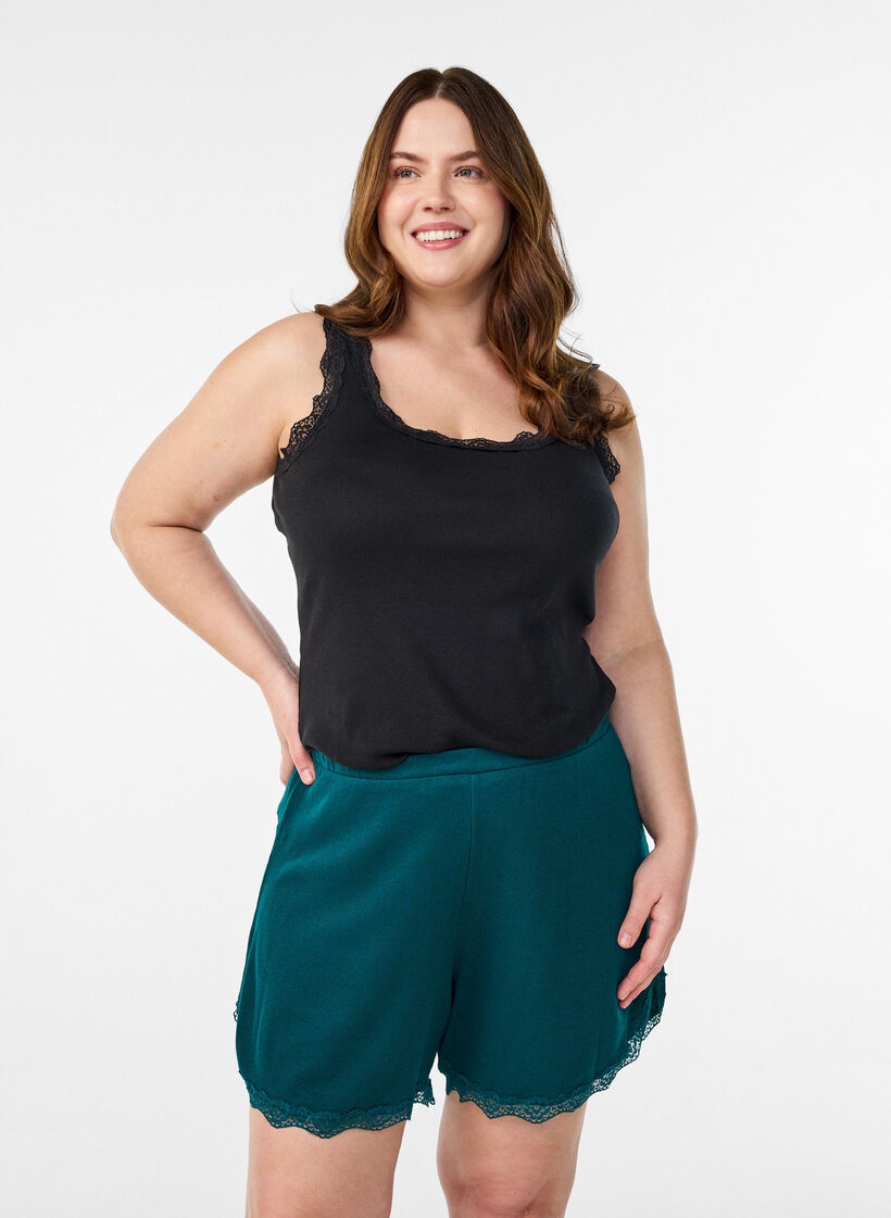 Rennot y&ouml;shortsit ribatulla tekstuurilla ja pitsisomisteilla, Vihre&auml;, Model image number 0