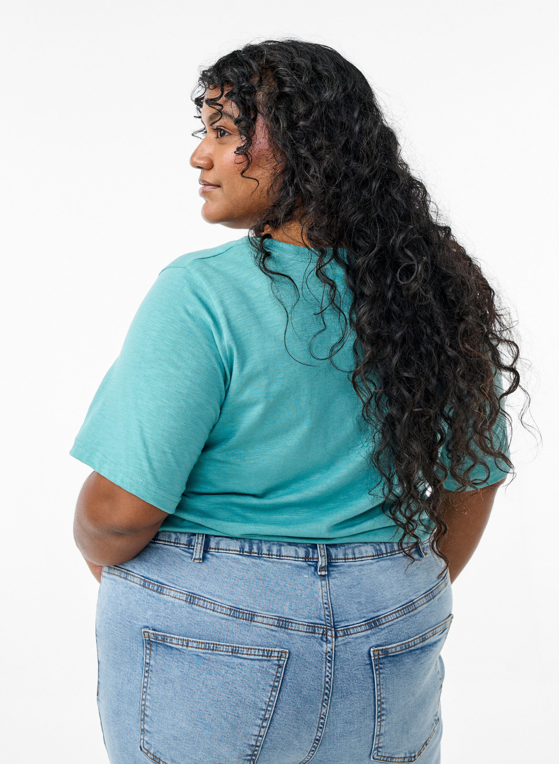 Zizzi Lyhythihainen perus t-paita, jossa on v-p&auml;&auml;ntie, Vihre&auml;, Model image number 2