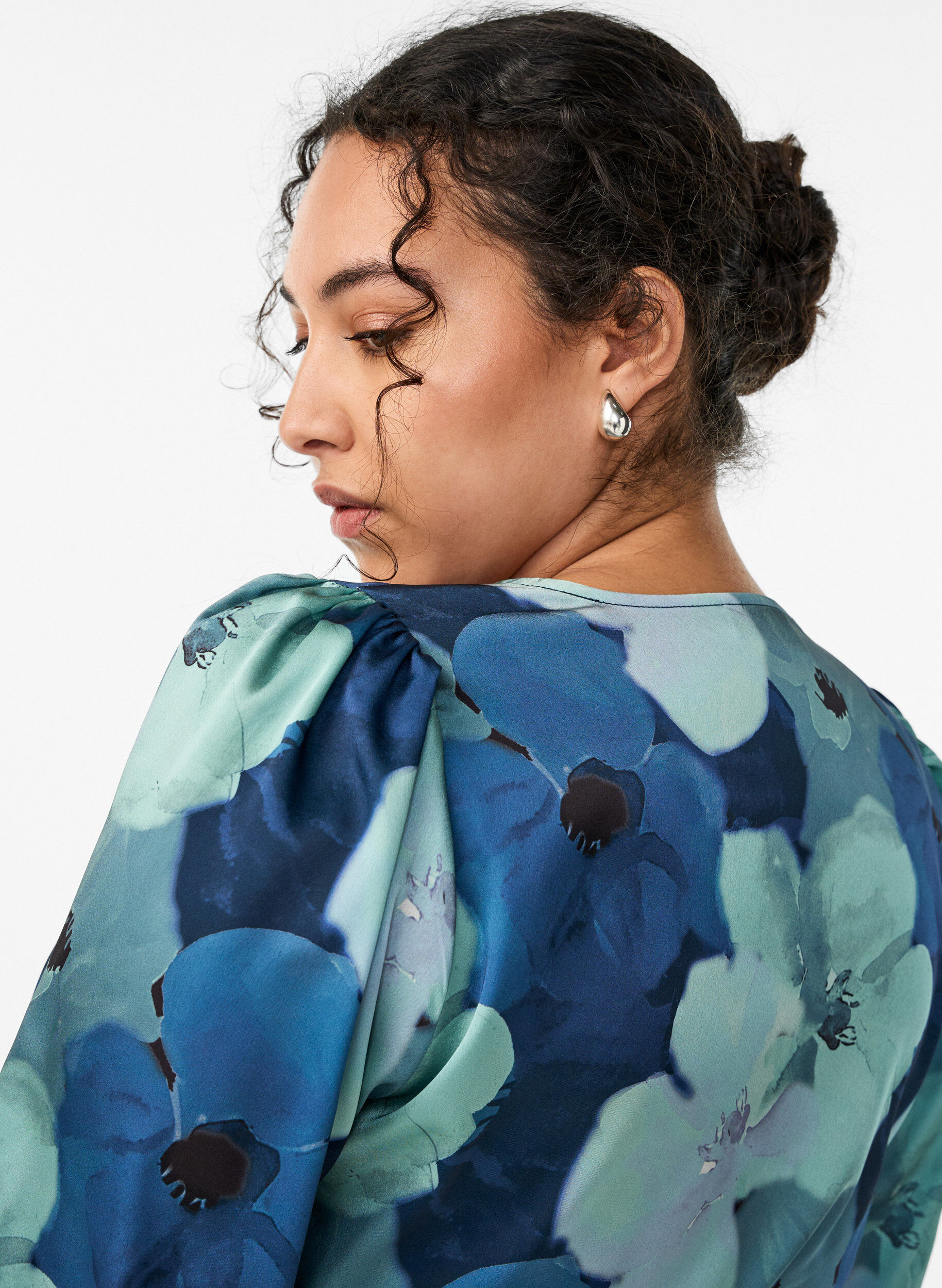 Zizzi Kukkakuvioinen kietaisumekko 3/4-hihoilla, Mixed colours, Model image number 3