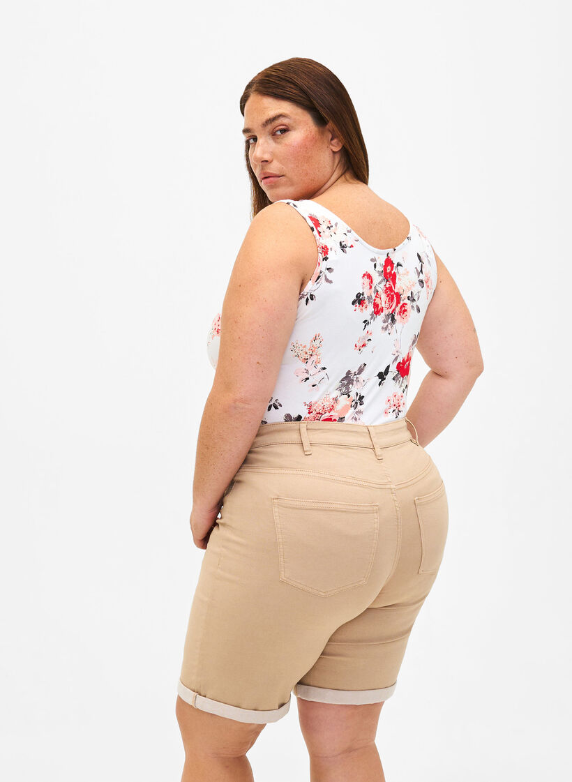 Tyköistuvat farkkushortsit korkealla vyötäröllä., Nomad, Model image number 1