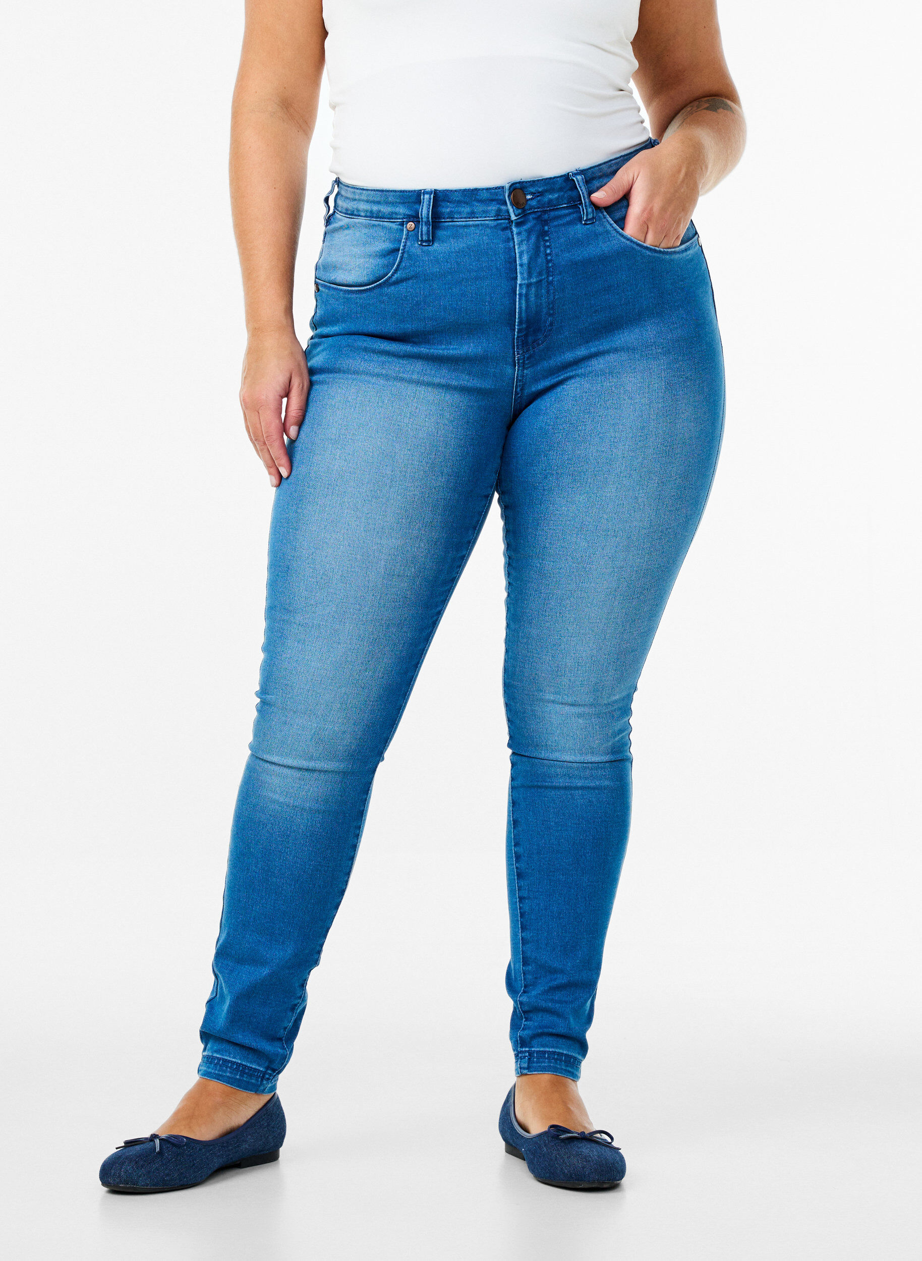 ZizziSuper slim Amy-farkut korkealla vy&ouml;t&auml;r&ouml;ll&auml;, Light blue, Model image number 2