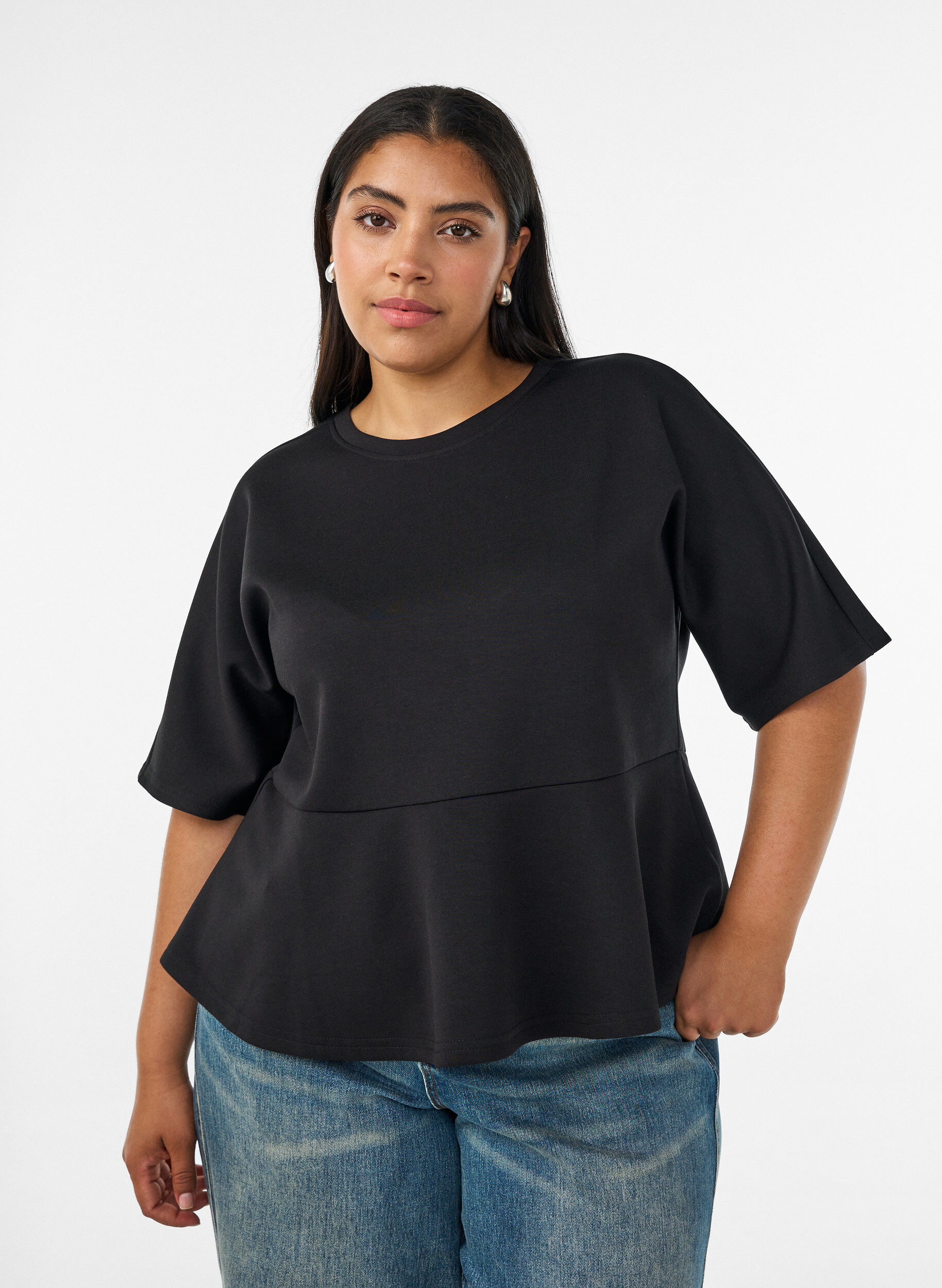 Peplum-pusero kyyn&auml;rpituisilla hihoilla, Musta, Model