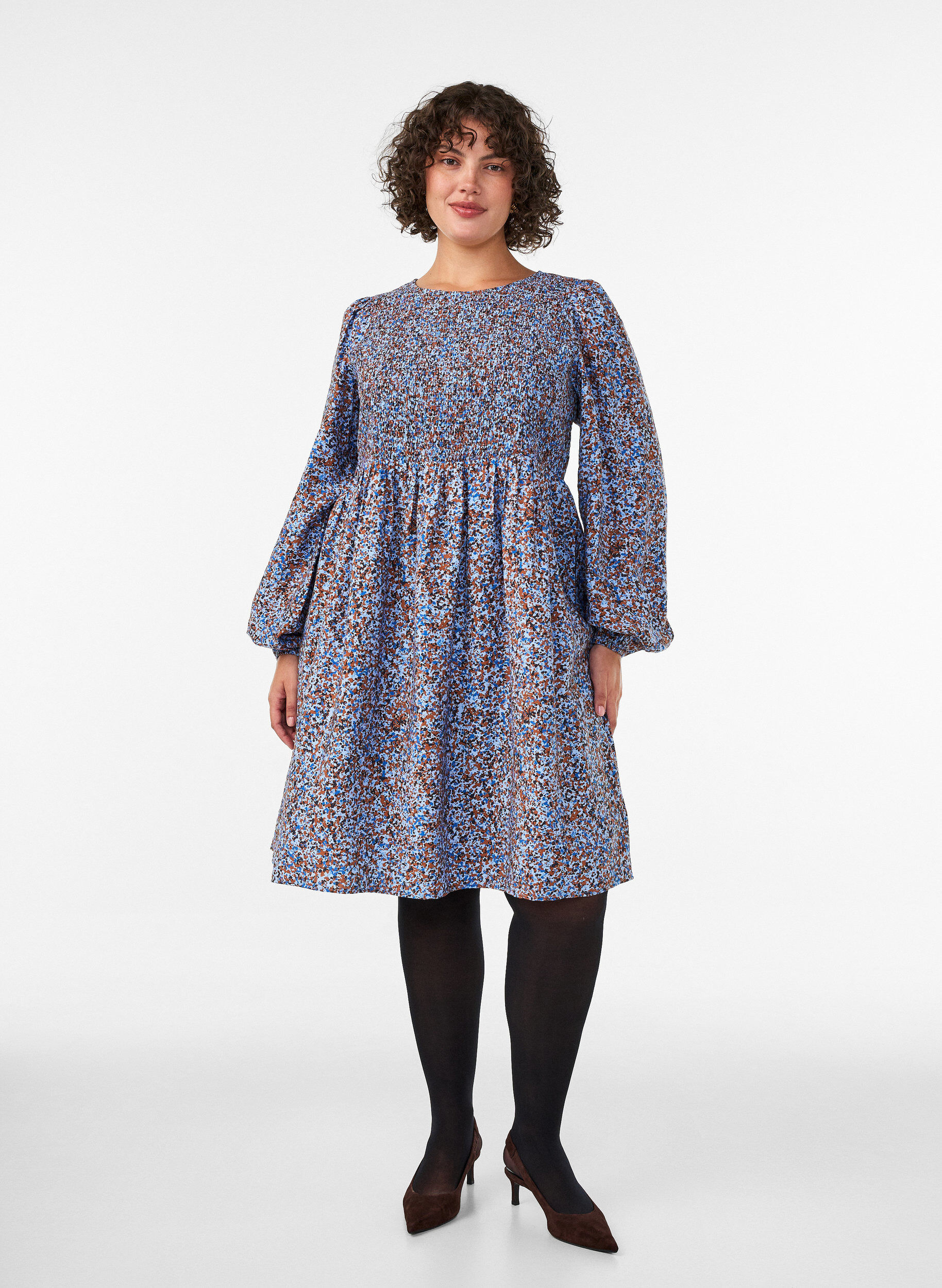 ZizziViscose-mekko smokkirypytyksell&auml; ja kauttaaltaan kuvioitu, Sininen, Model image number 1