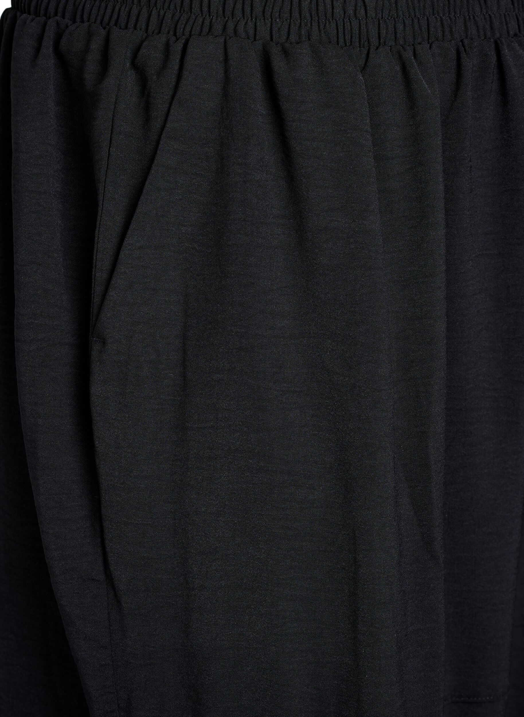 Zizzi Haaremihousut cargotaskuilla ja joustavalla vy&ouml;t&auml;r&ouml;ll&auml;, Musta, Packshot image number 2