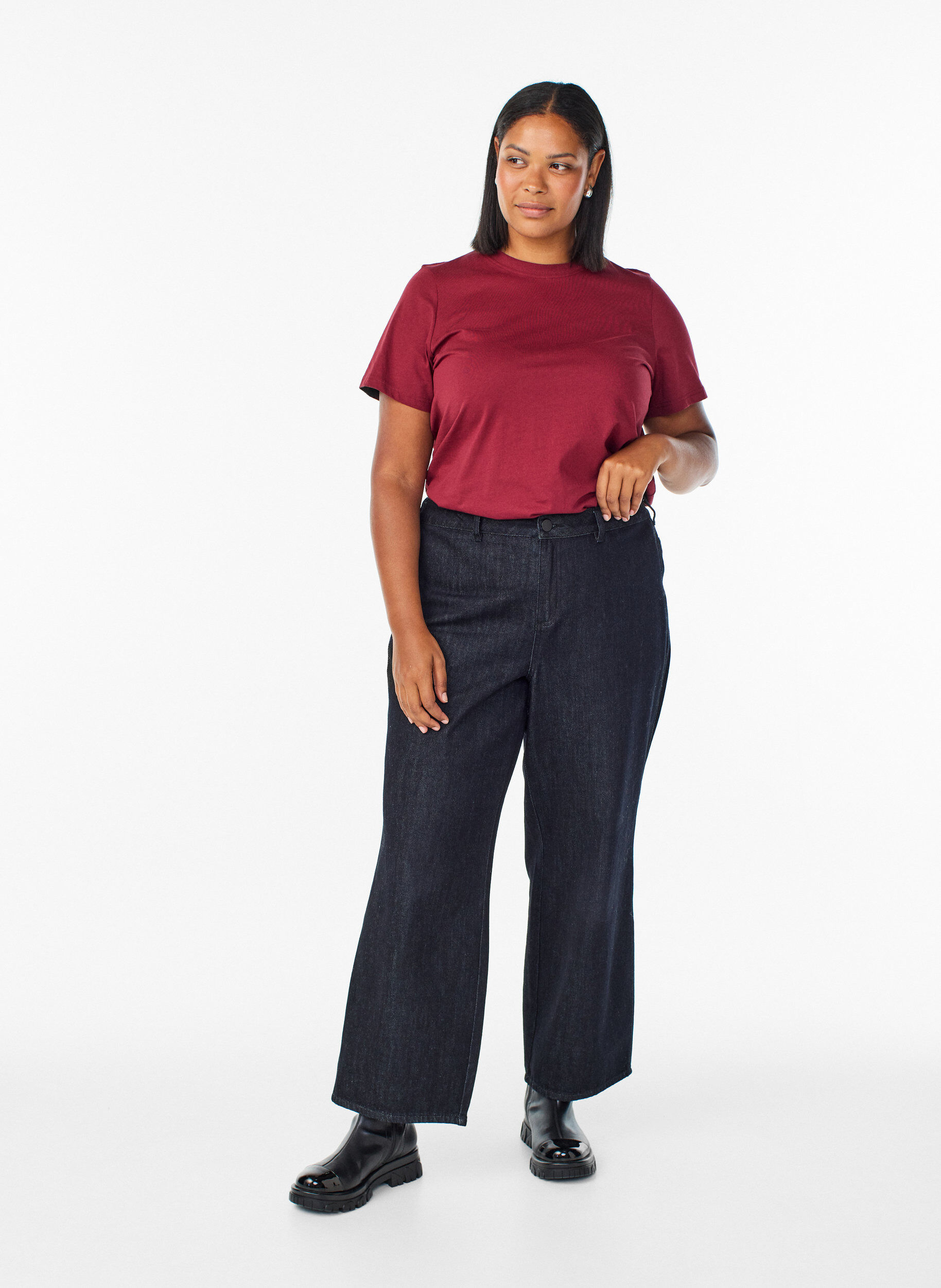 Zizzi Puuvillainen perus-T-paita, jossa on py&ouml;re&auml; kaula-aukko, Tumma Bordeaux, Model image number 1