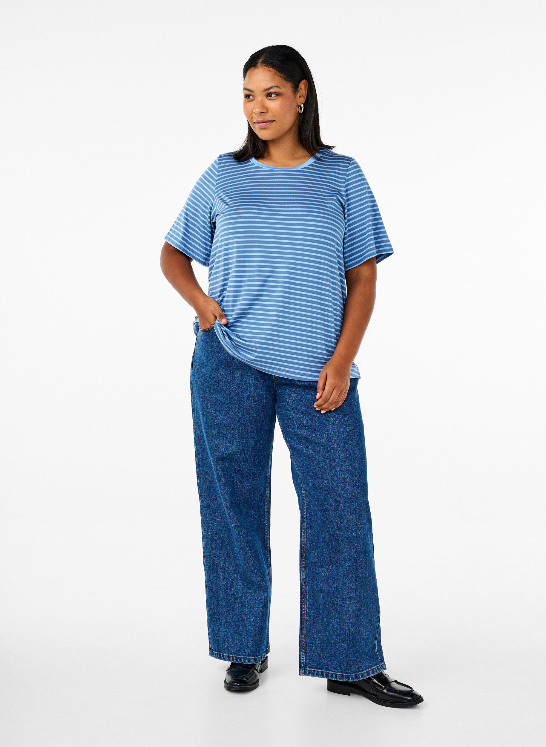 Zizzi T-paita, jossa TENCEL&trade; Lyocell -kuitua ja raitakuosi, Sininen, Model image number 1