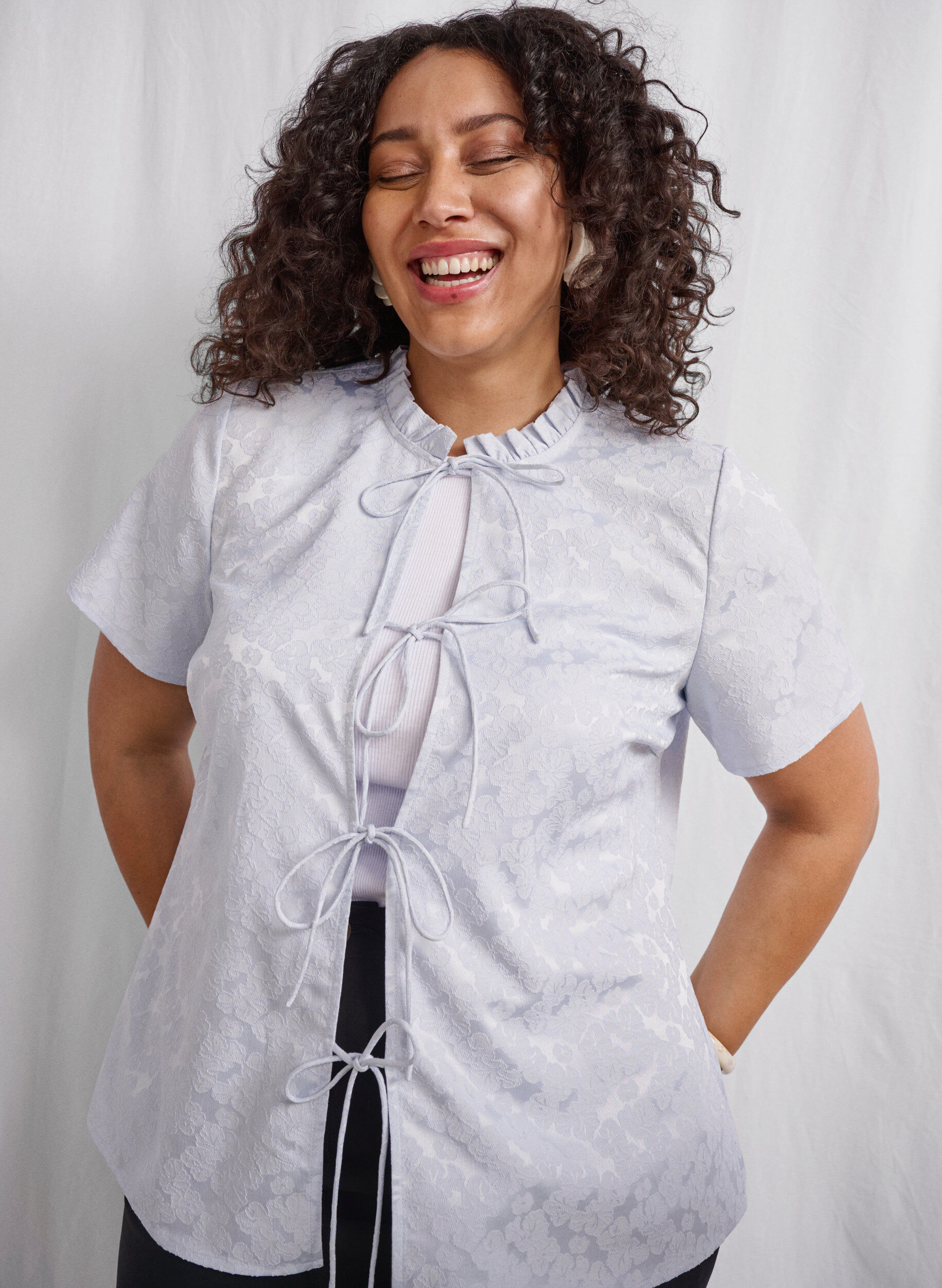 Zizzi Lyhythihainen jacquard-pusero, jossa on nauhat., Sininen, Image image number 0