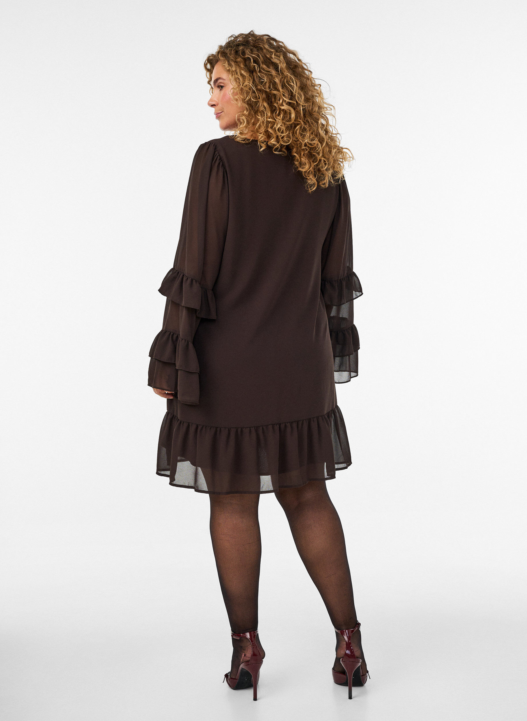 ZizziLyhyt mekko l&auml;pikuultavilla r&ouml;yhel&ouml;hihoilla, Ruskea, Model image number 2